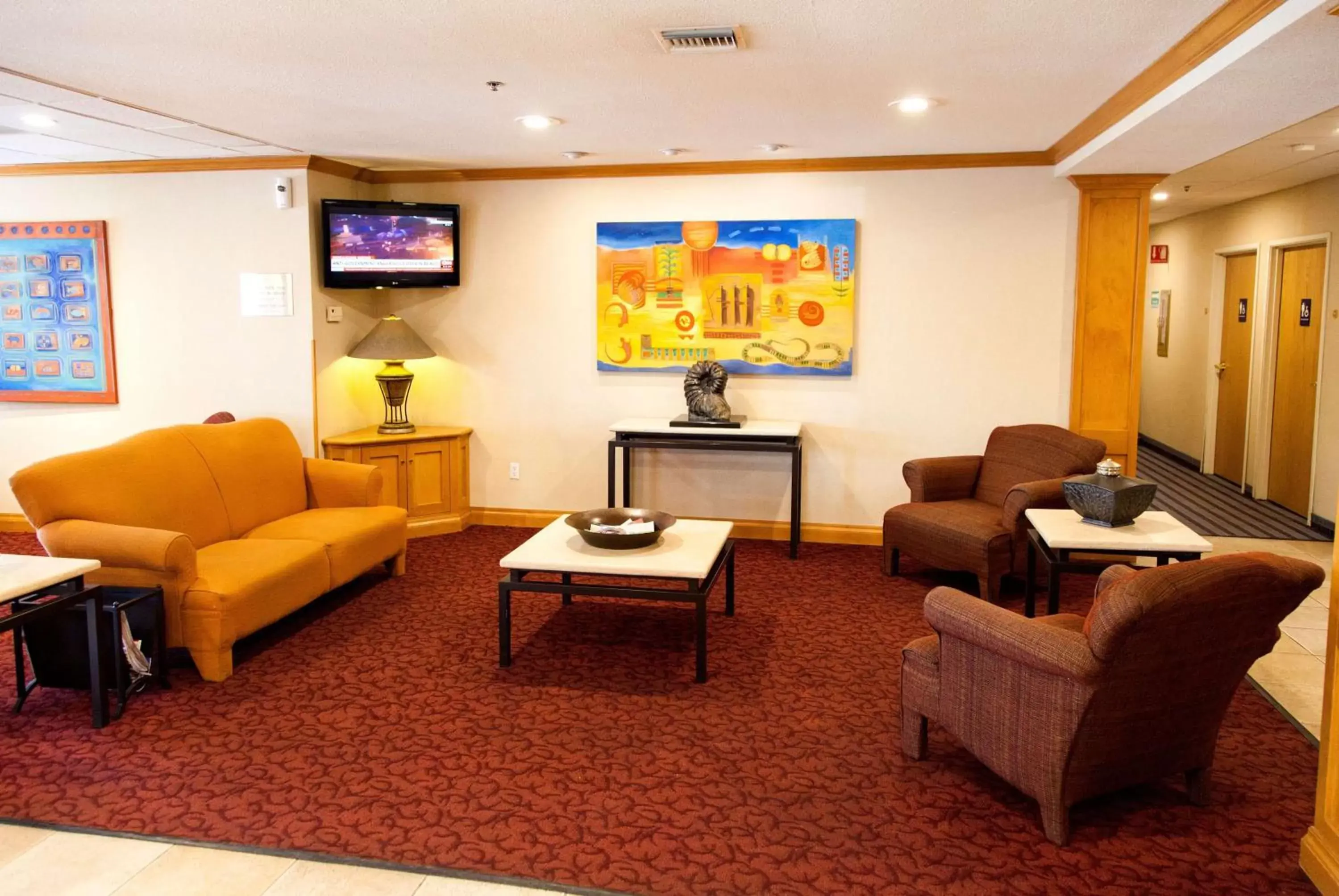 Lobby or reception, Seating Area in Microtel Inn & Suites by Wyndham Chihuahua