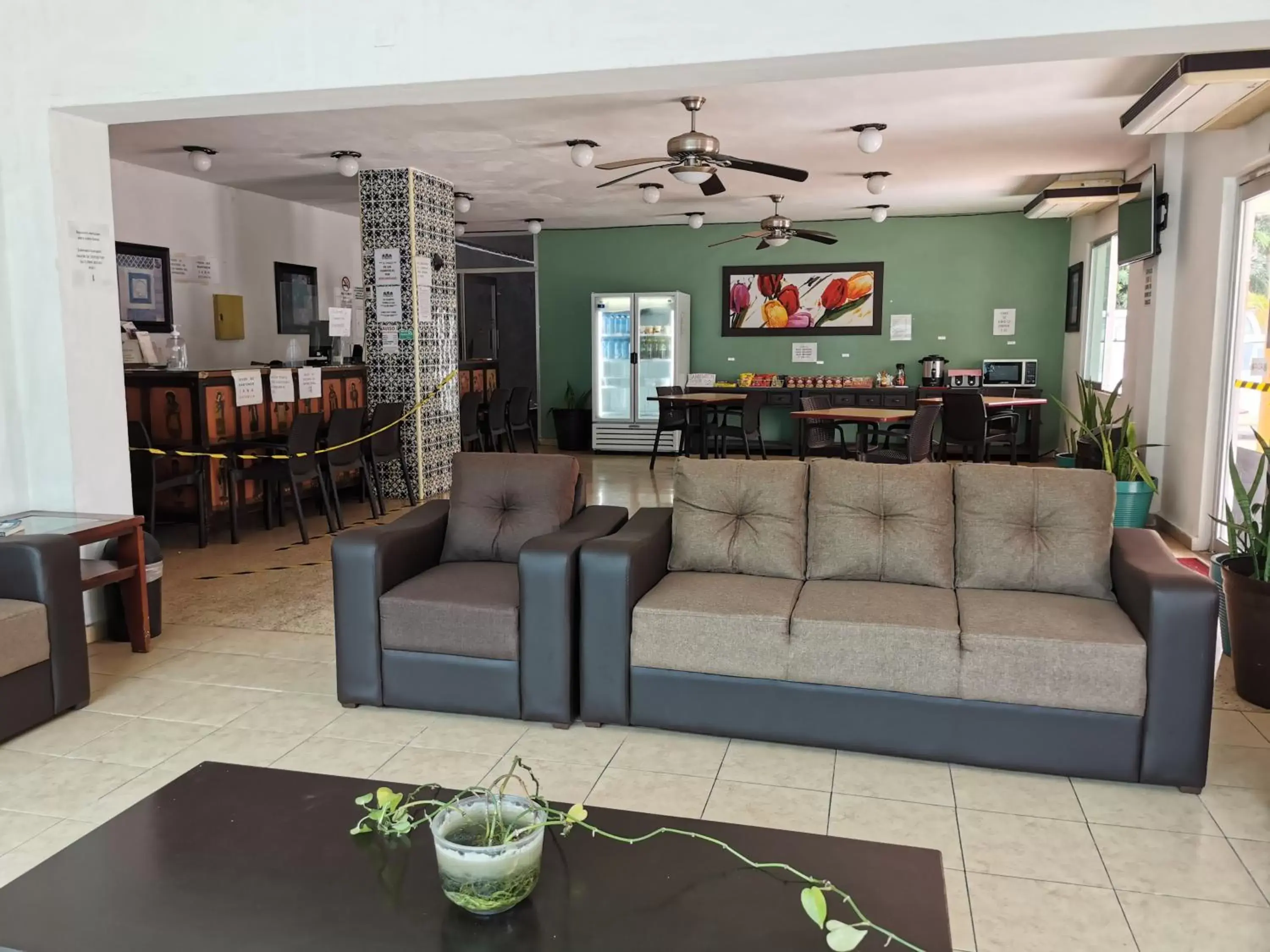 Lobby or reception, Lounge/Bar in Hotel Las Dalias Inn