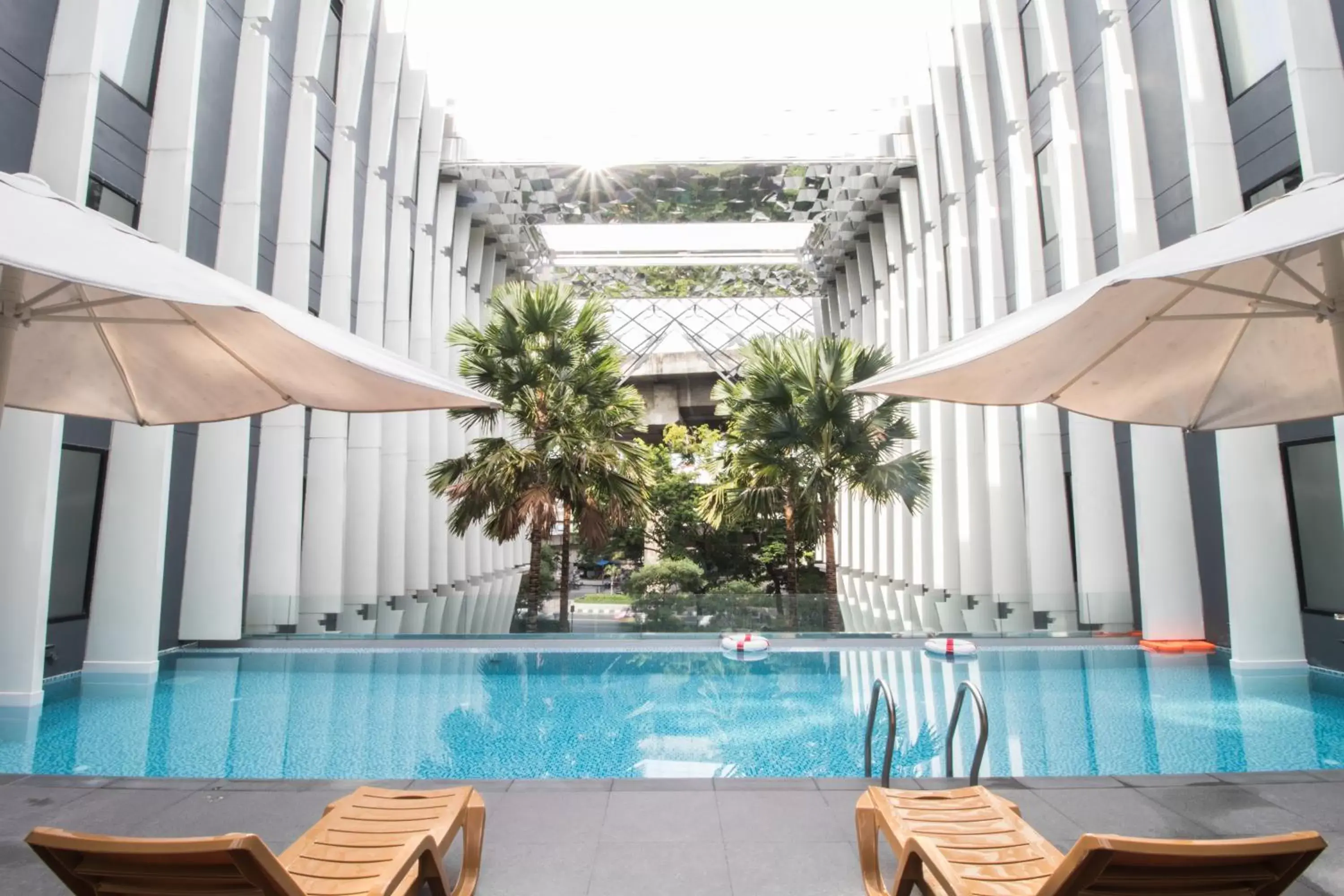 Pool view, Swimming Pool in Bangkok Midtown Hotel