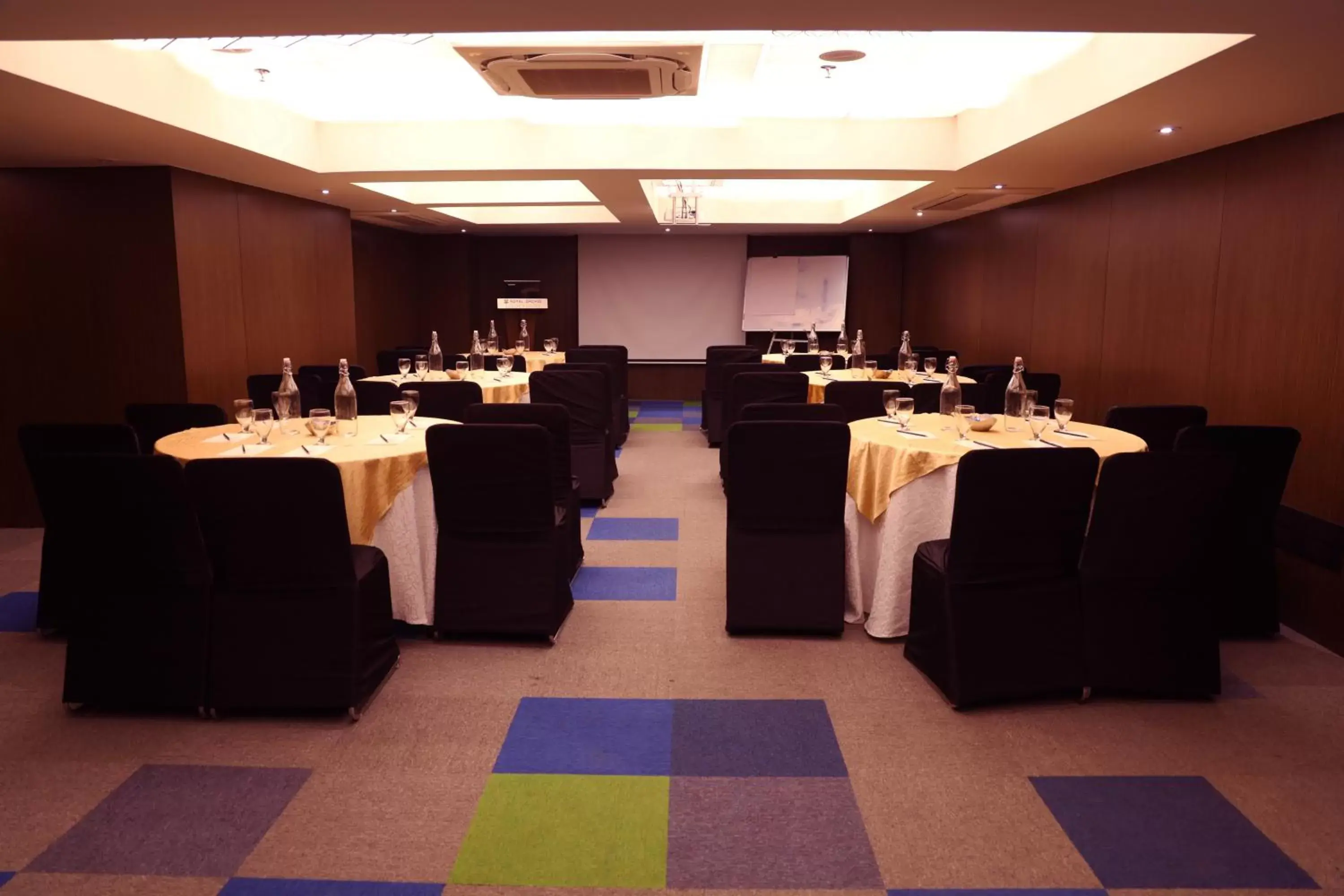 Banquet/Function facilities in Royal Orchid Golden Suites Pune