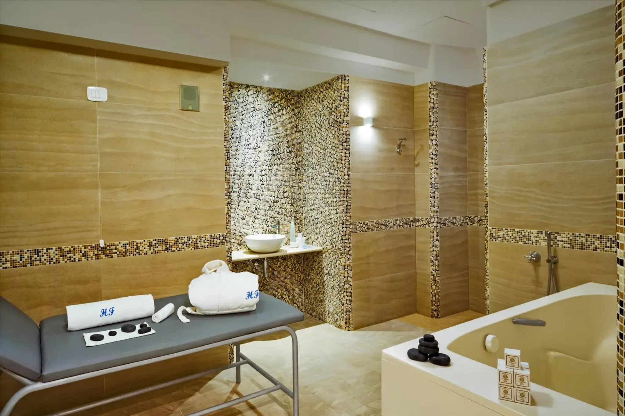 Hot Spring Bath, Bathroom in Hotel Floridiana Terme