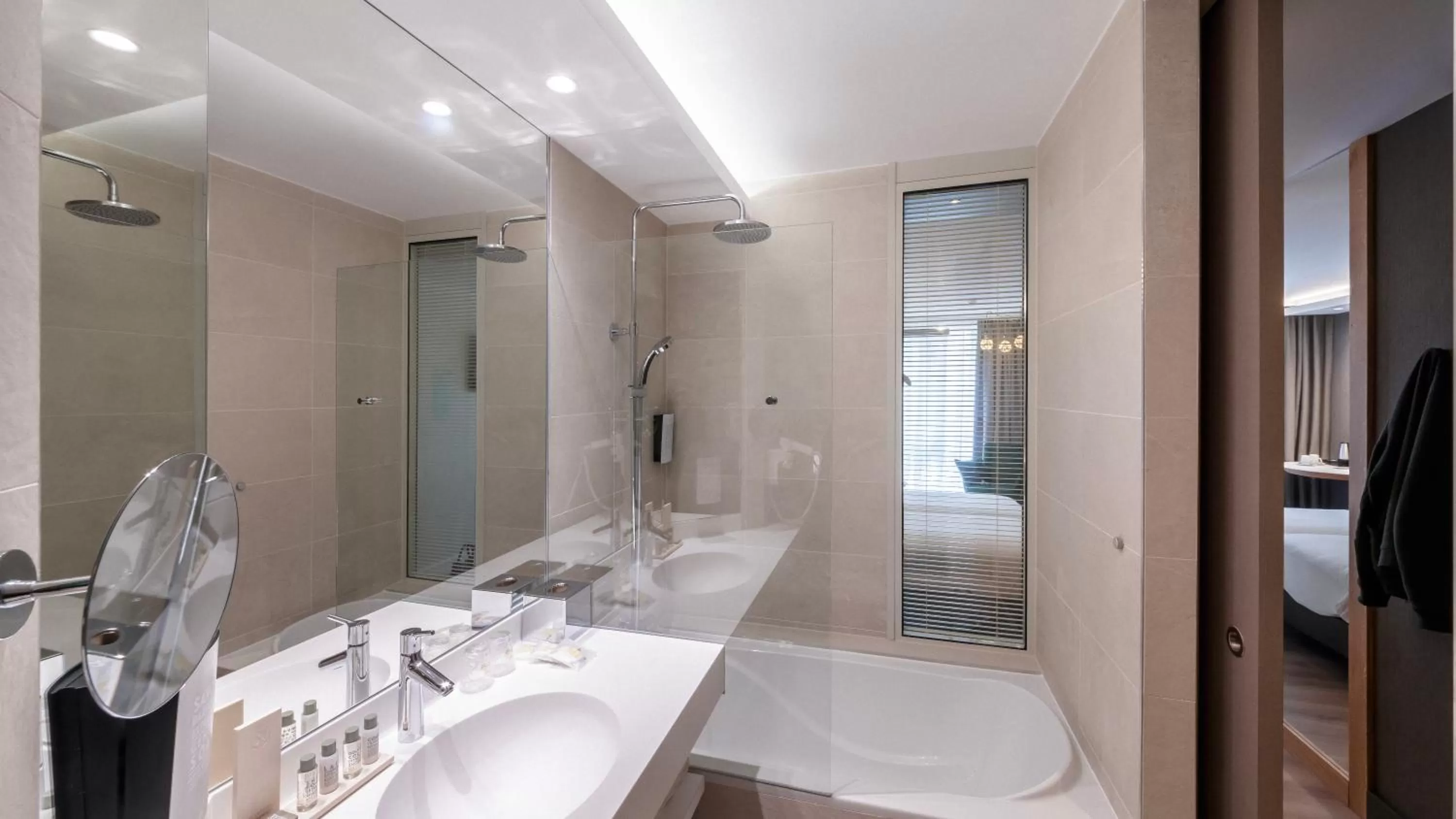 Bathroom in voco Strasbourg Centre - The Garden by IHG