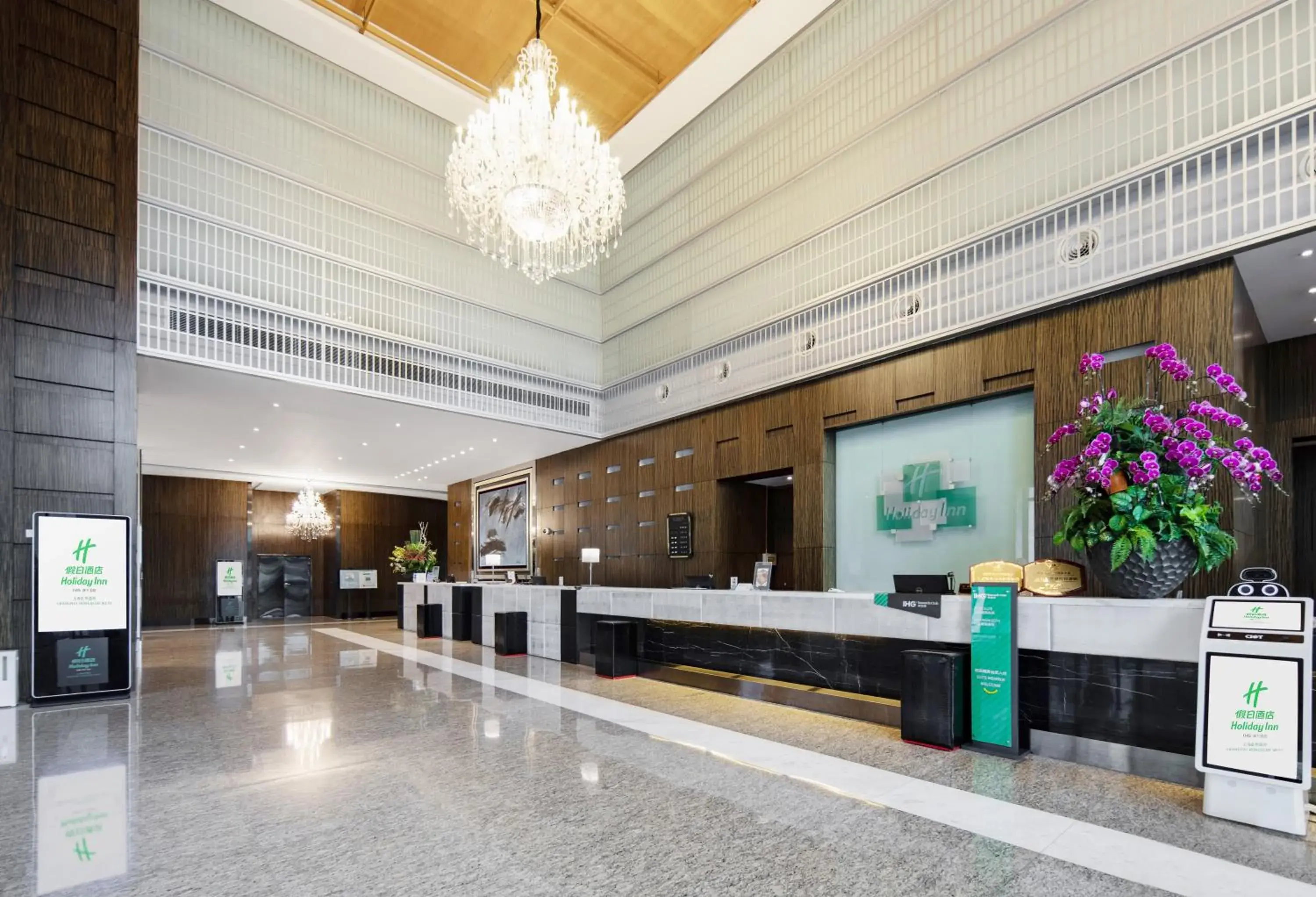 Property building, Lobby/Reception in Holiday Inn Shanghai Hongqiao West, an IHG Hotel