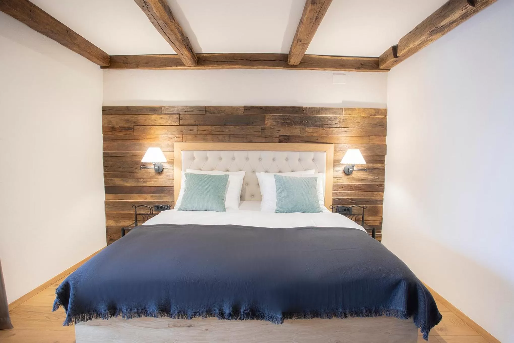 Bed in House Troha - Rooms & Apartments