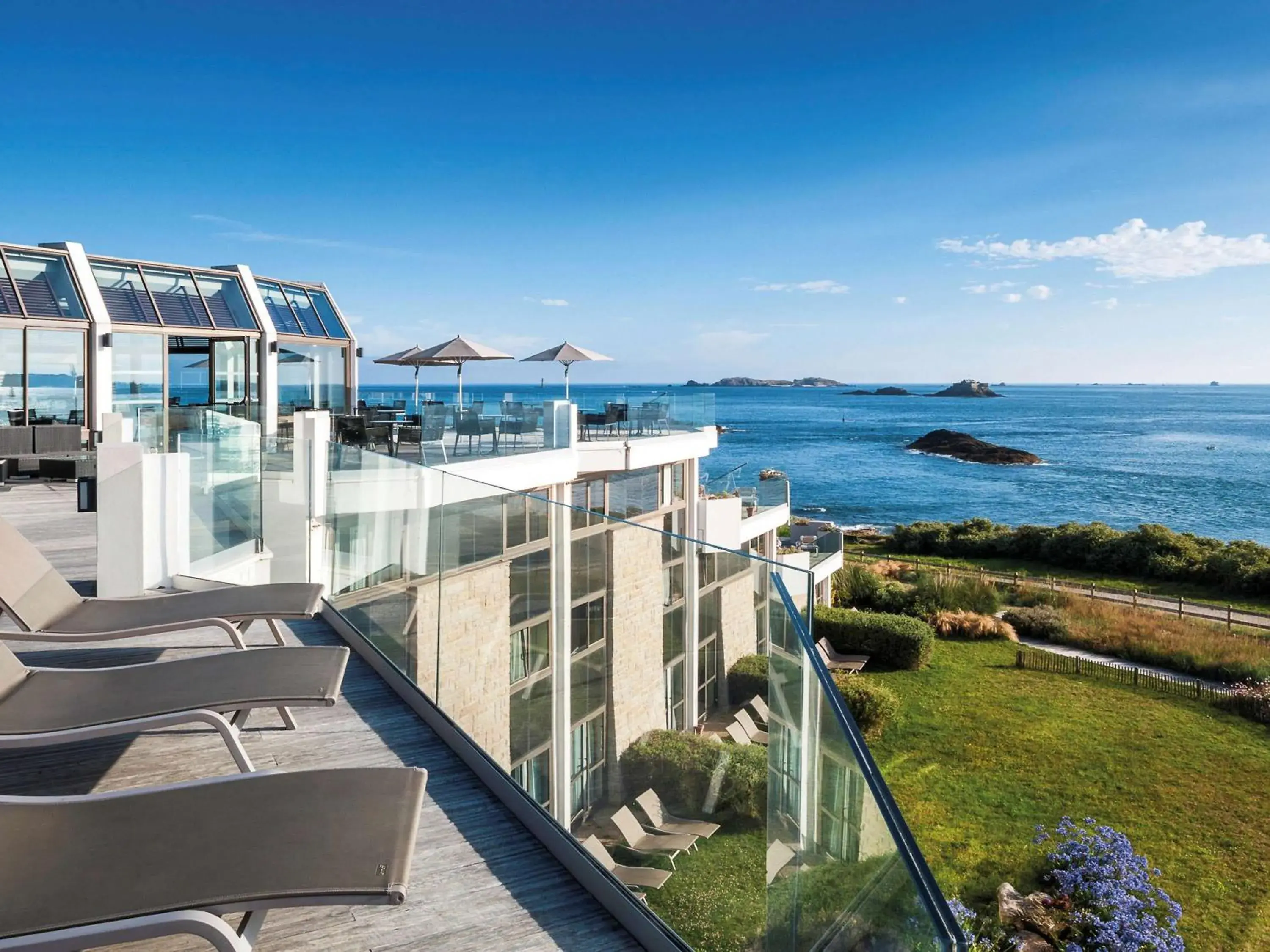 Property building in Emeria Dinard Hotel Thalasso & Spa