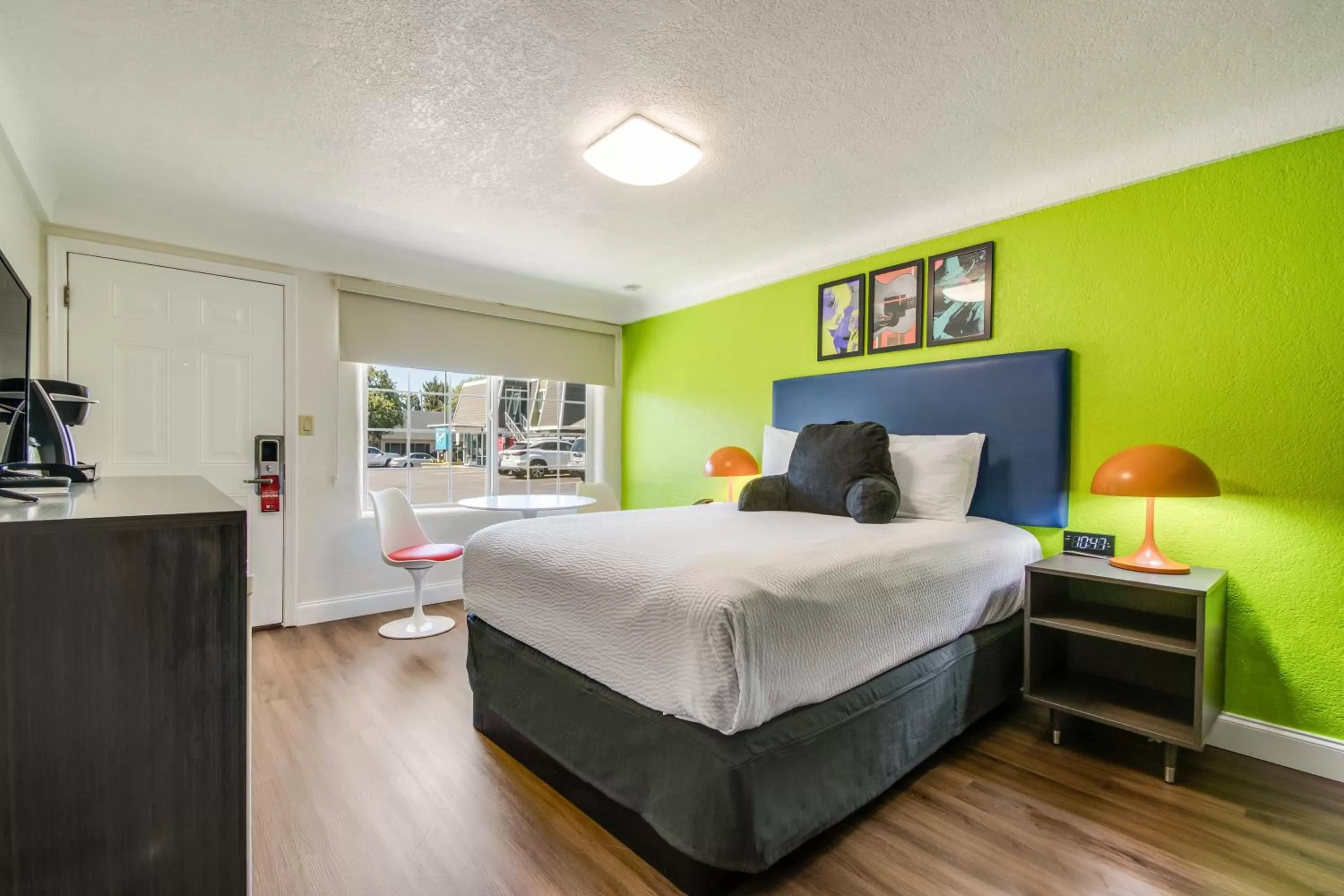 Bedroom, Bed in Signature Inn Eugene