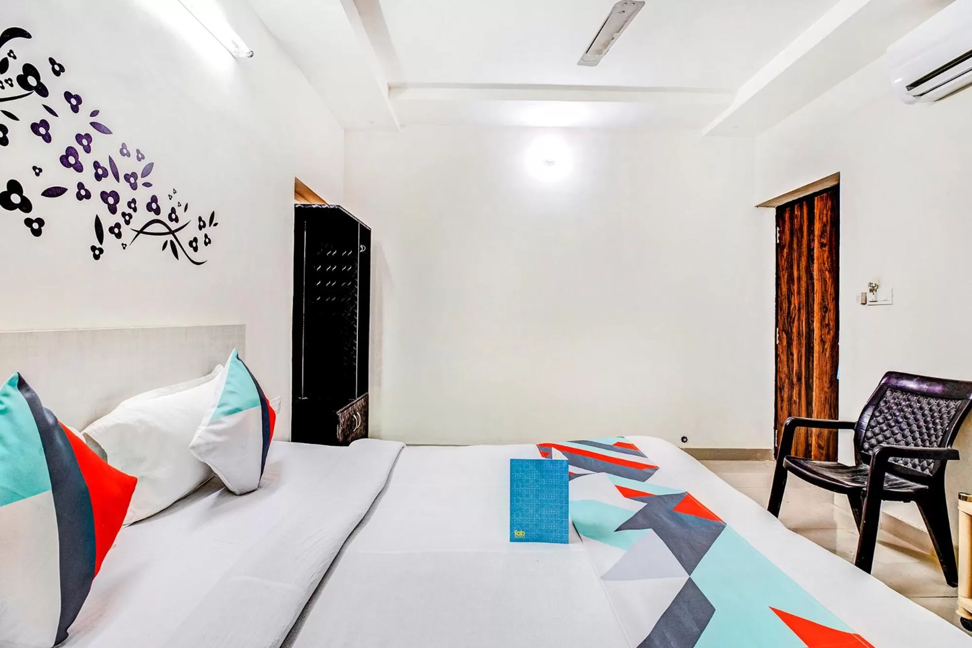 Bedroom in FabHotel Himanshi