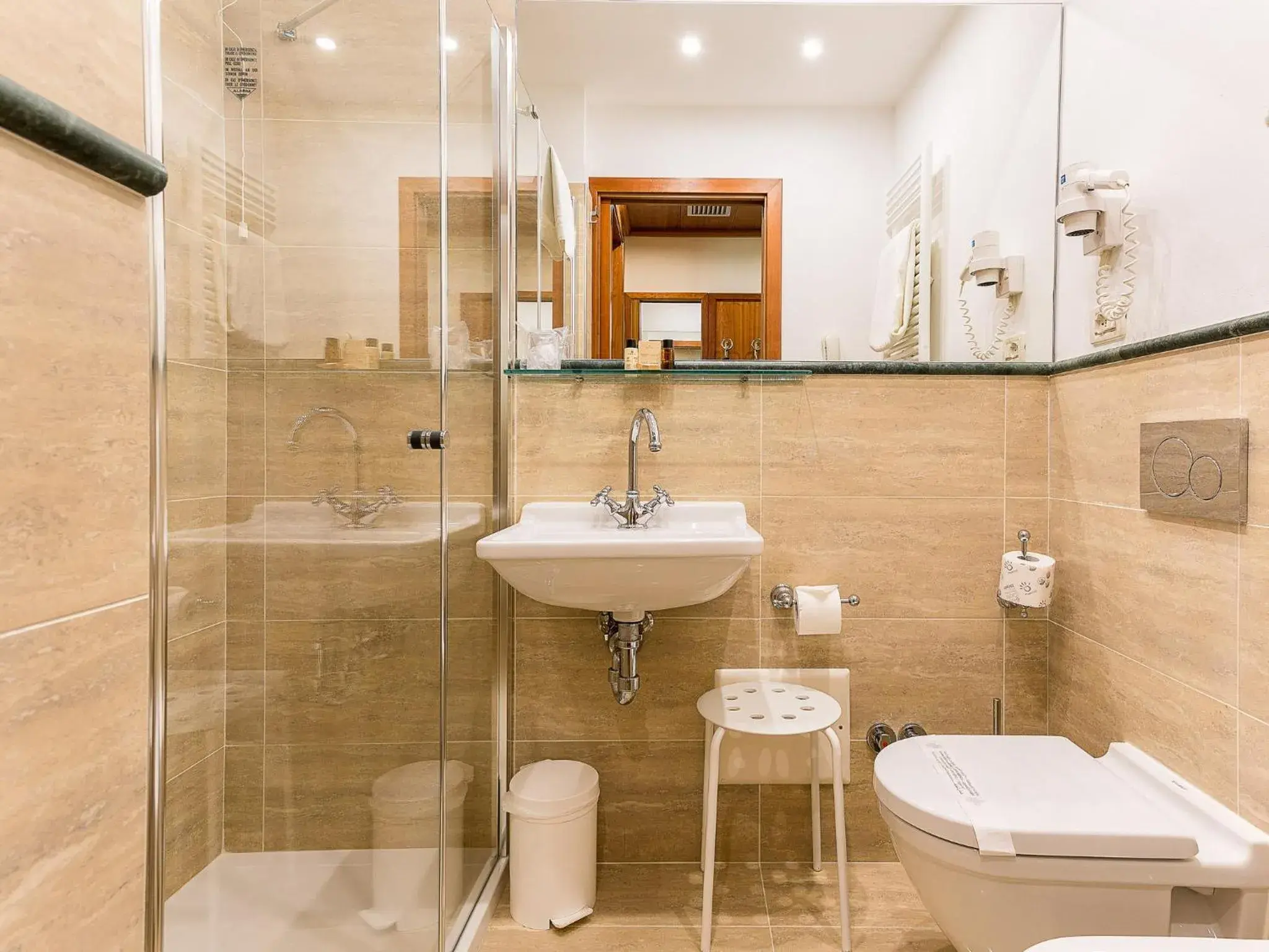 Bathroom in Hotel Continental