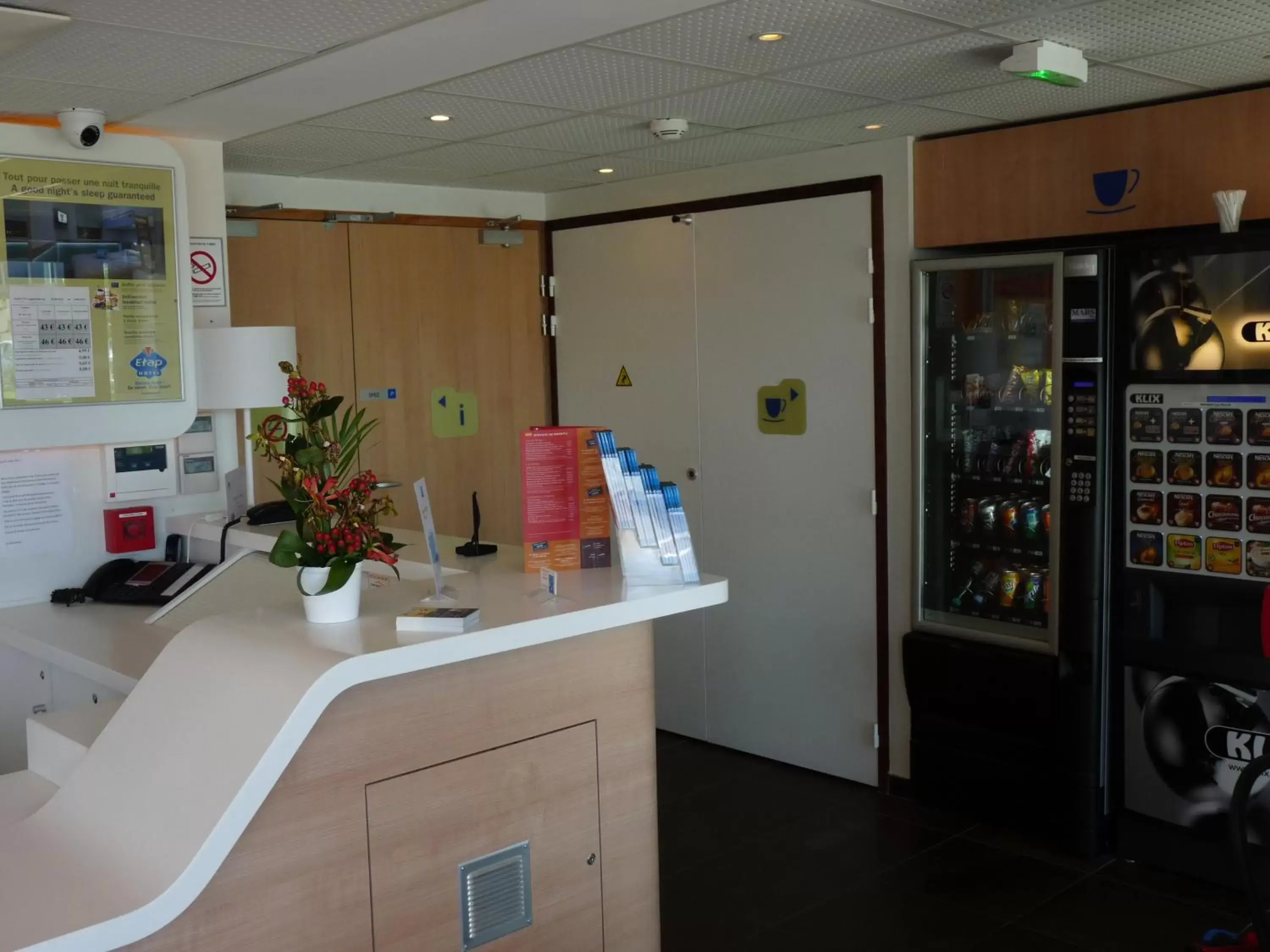 Lobby or reception in ibis budget Montauban Les Chaumes