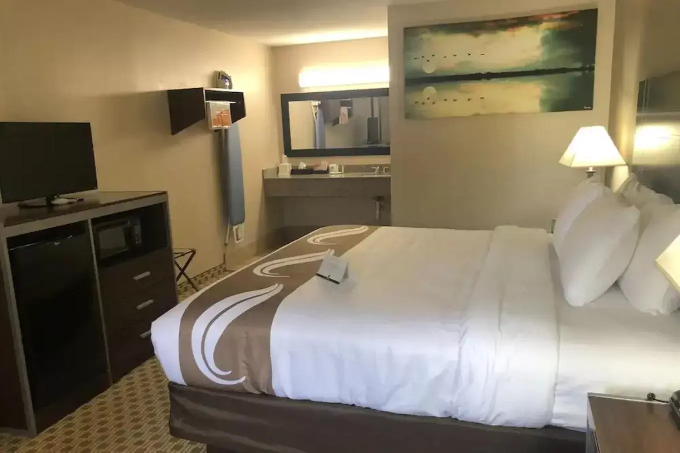 Bed in Quality Inn