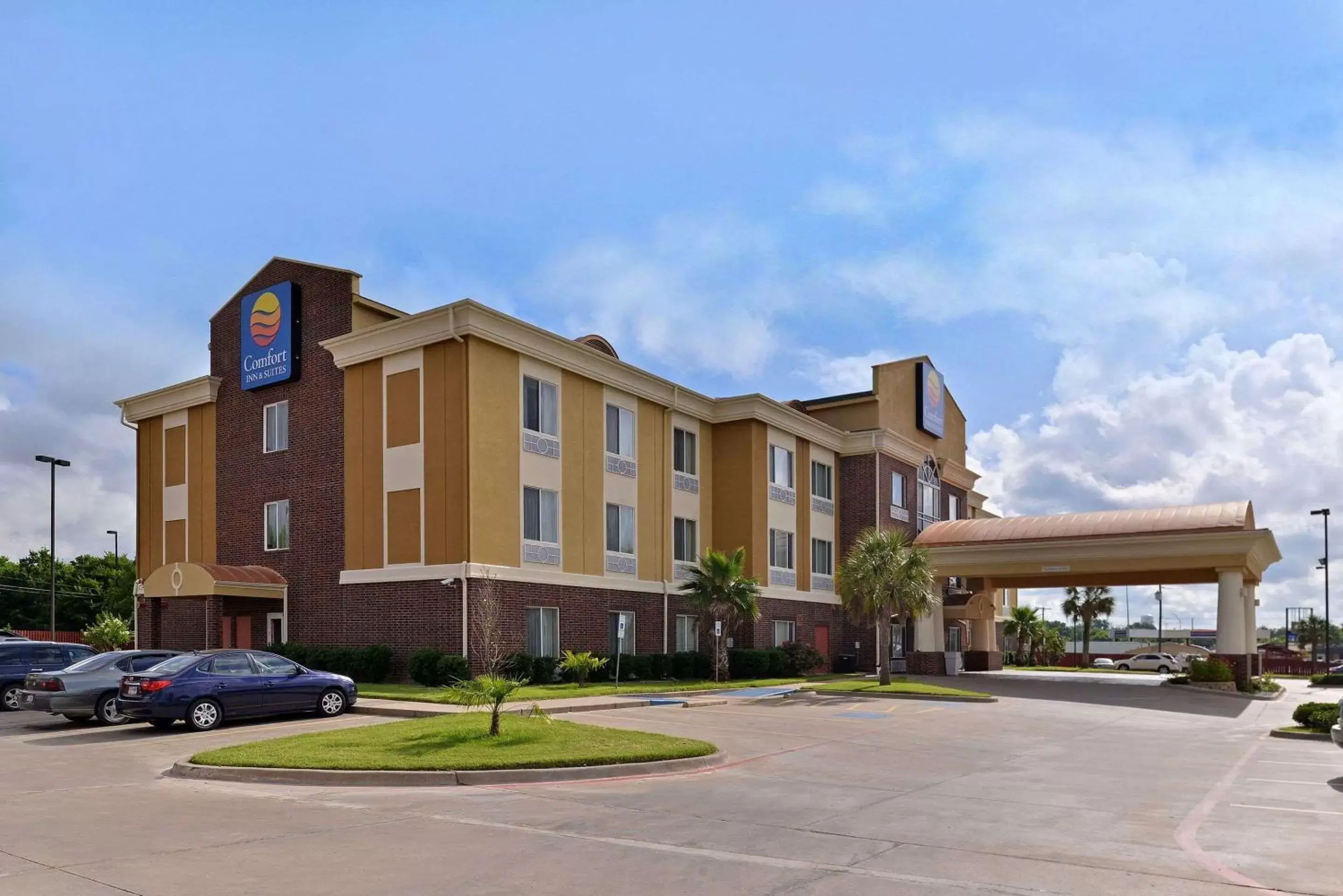 Property Building in Comfort Inn & Suites Mexia