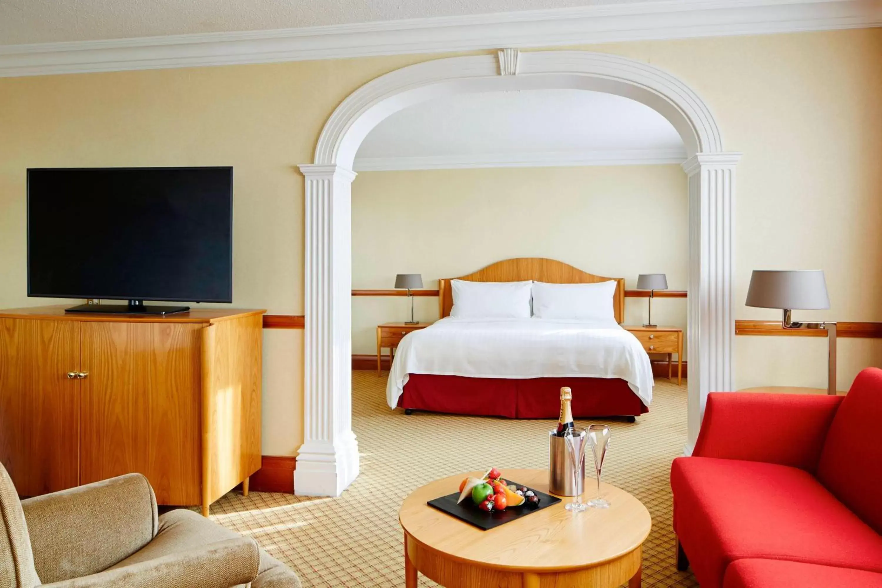 Bedroom, Bed in Glasgow Marriott Hotel