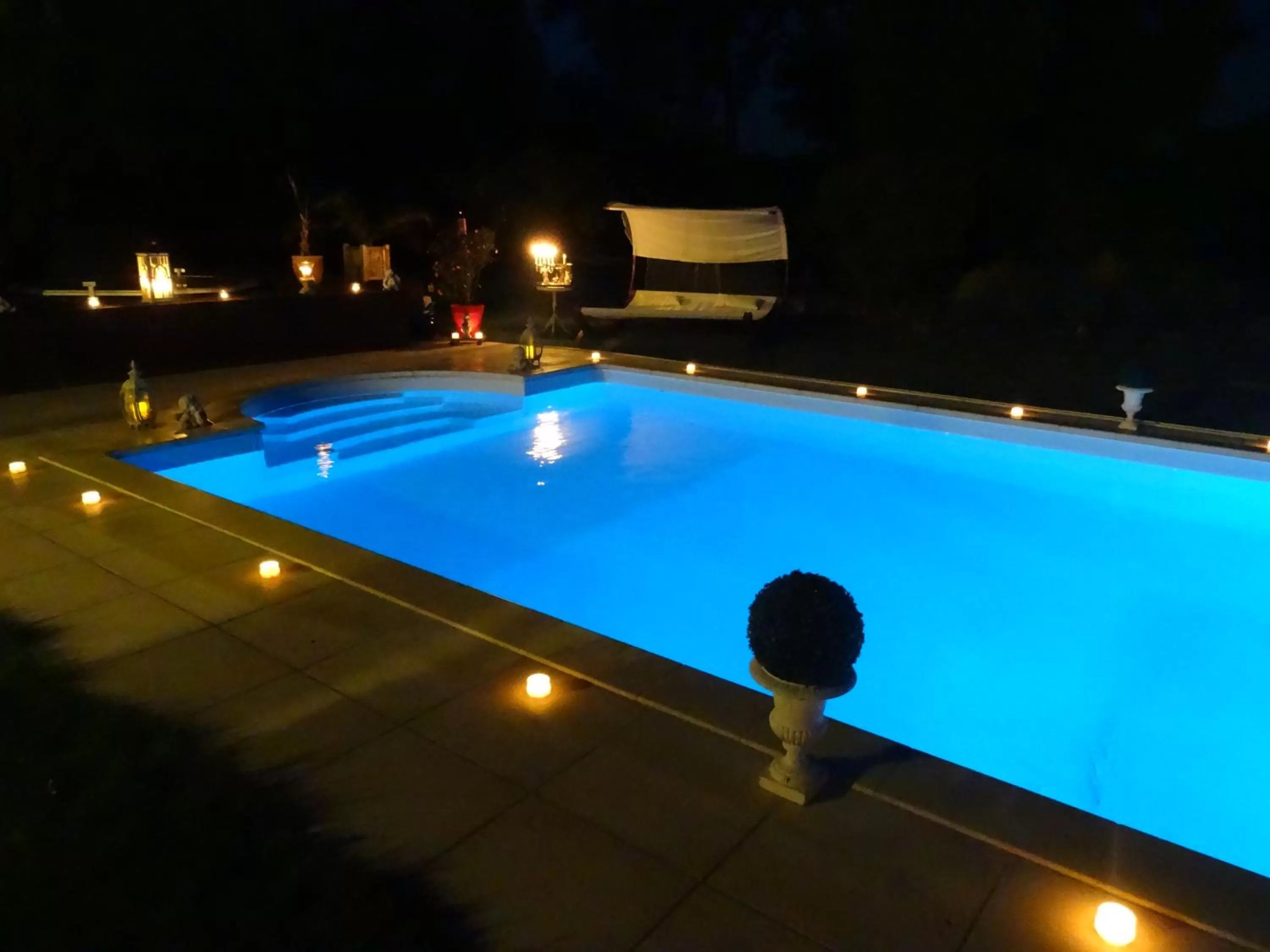 Swimming pool in Villa La Clef Des Champs