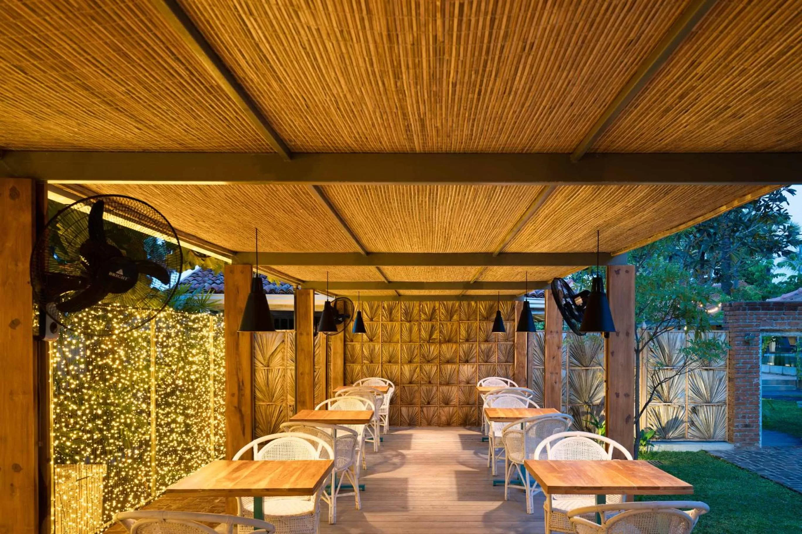 Restaurant/places to eat in Palmera Eco Resorts Nilaveli