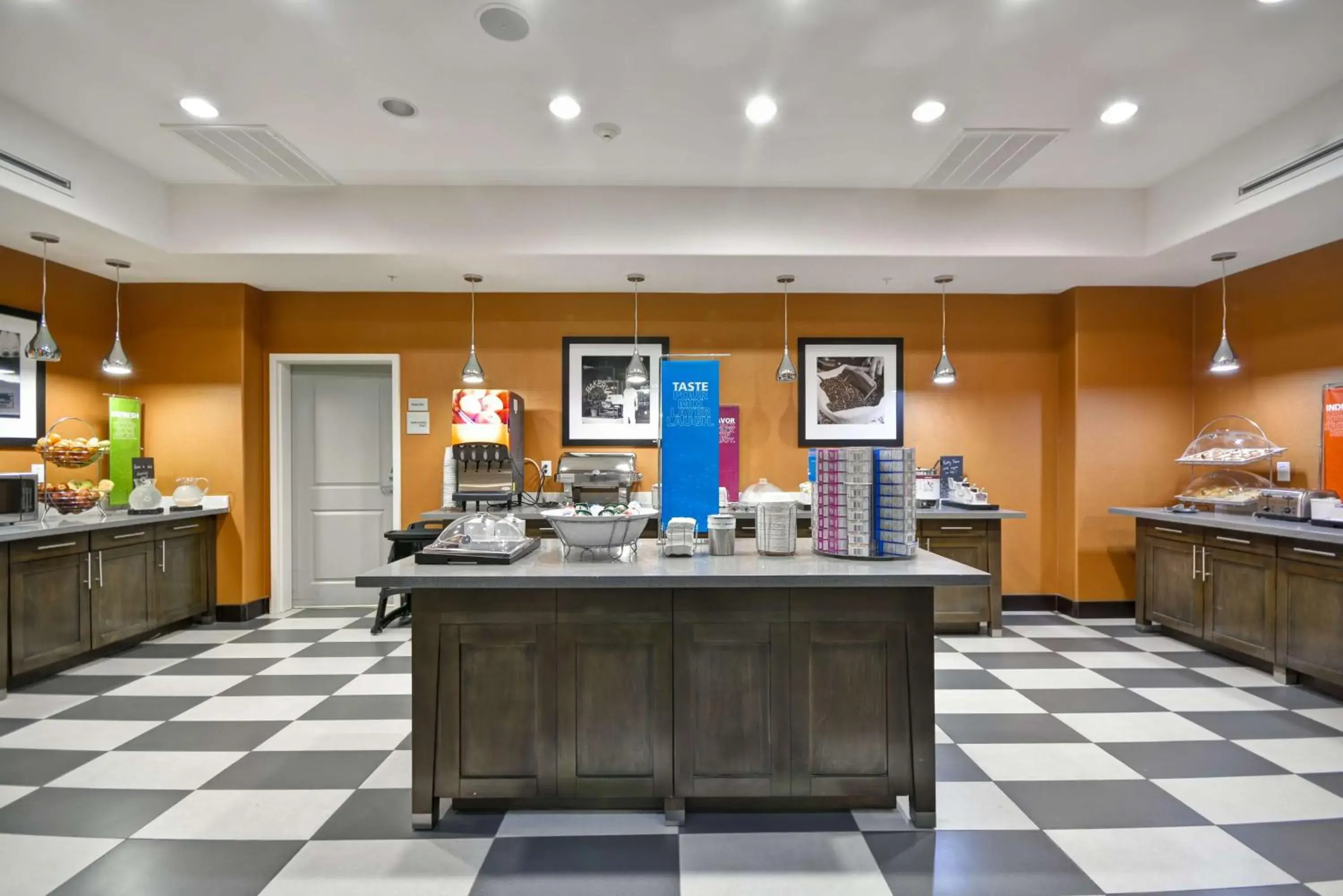 Dining area, Restaurant/Places to Eat in Hampton Inn Kenedy