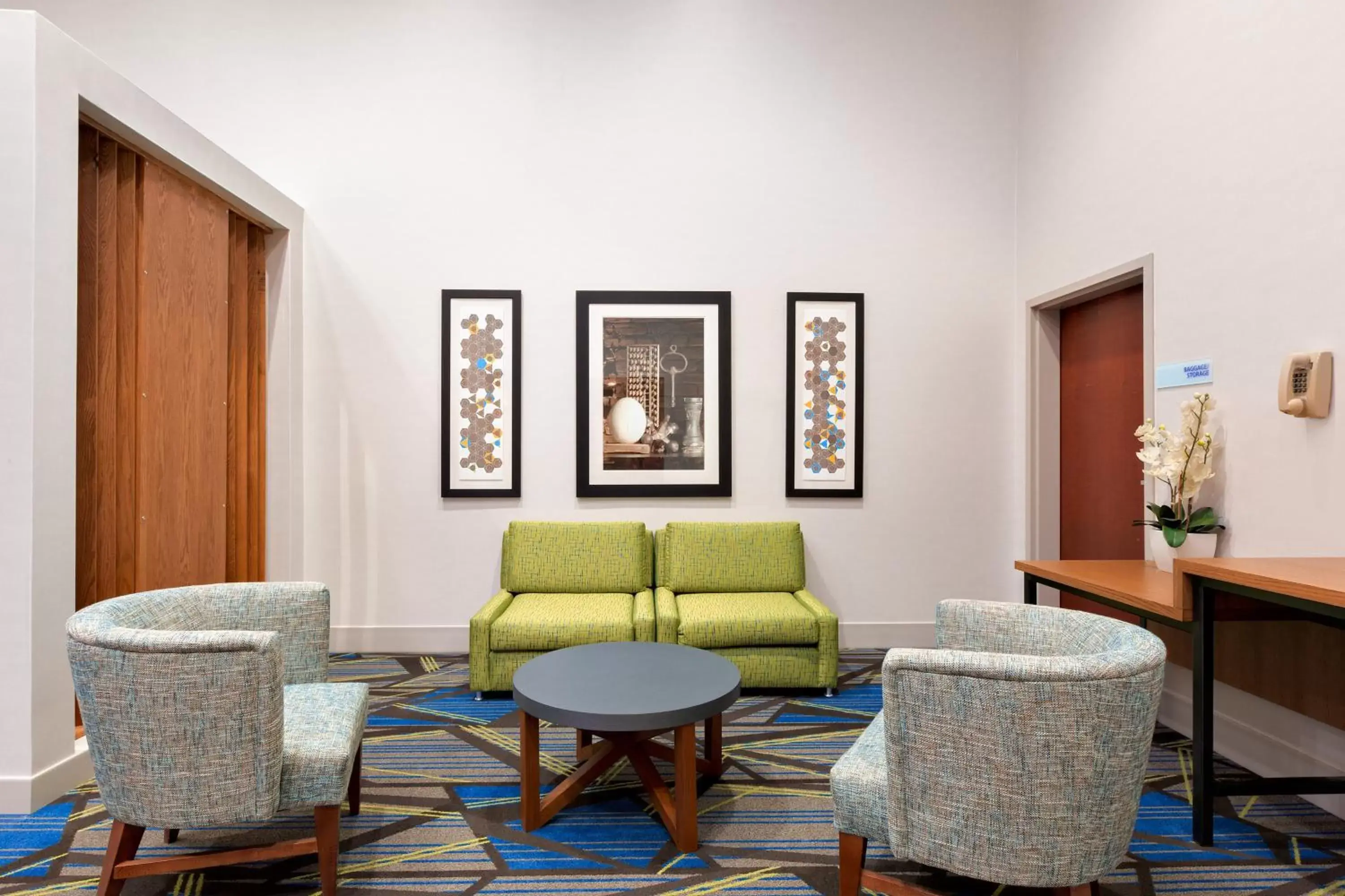 Property building, Seating Area in Holiday Inn Express Ellensburg, an IHG Hotel