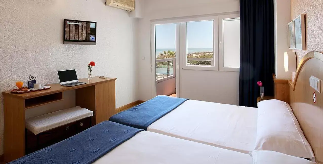 Photo of the whole room, Bed in Hotel Playas de Guardamar