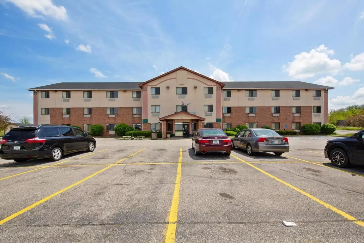 Parking, Property Building in OYO Hotel Portage I-94