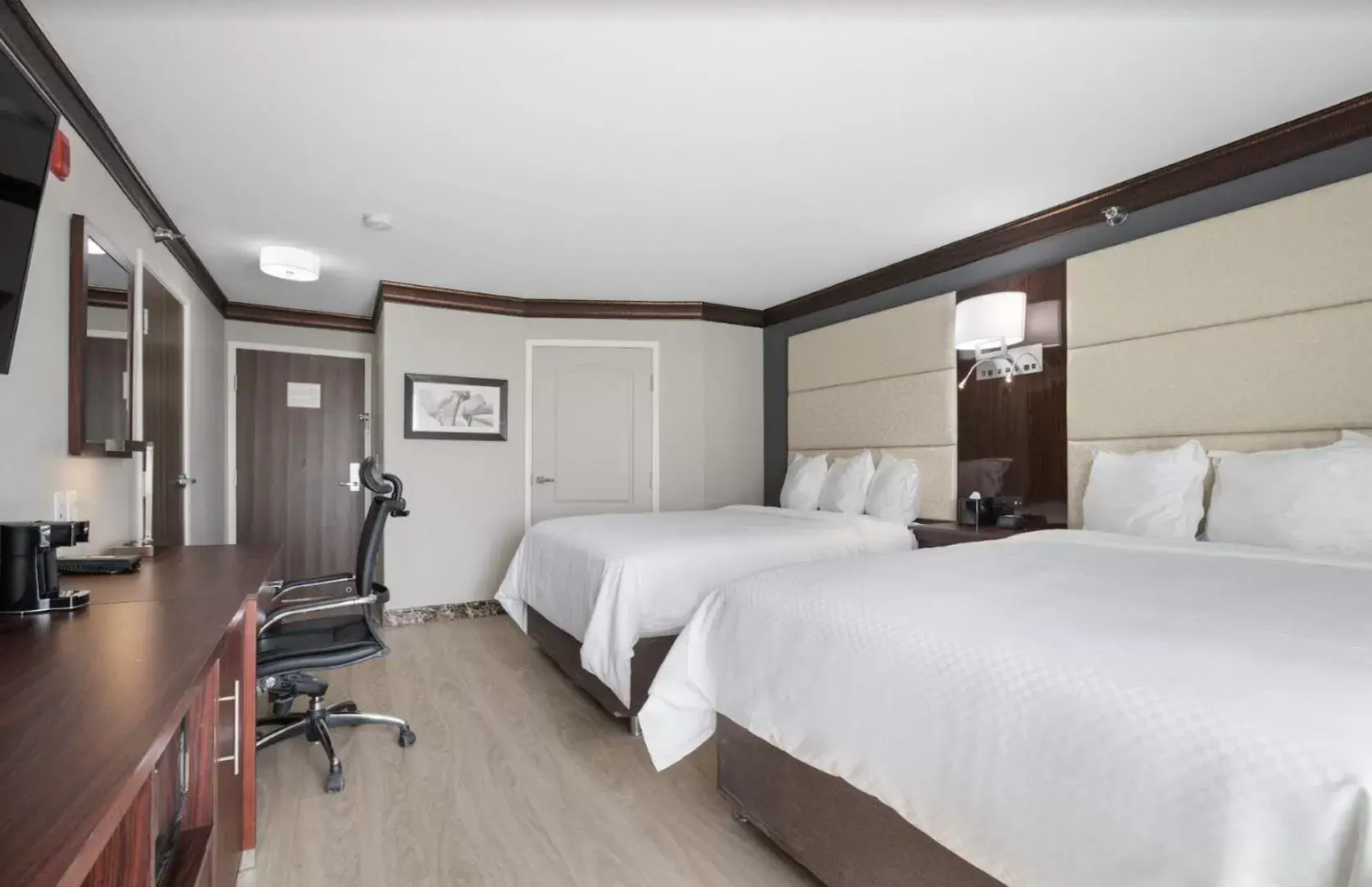 Photo of the whole room, Bed in The Leo Collection Detroit, Ascend Hotel Collection