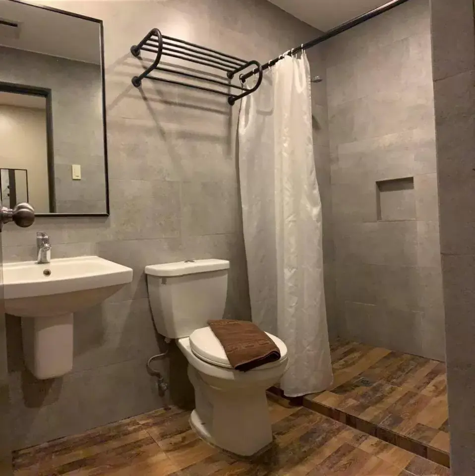 Bathroom in Cebu R Hotel Capitol