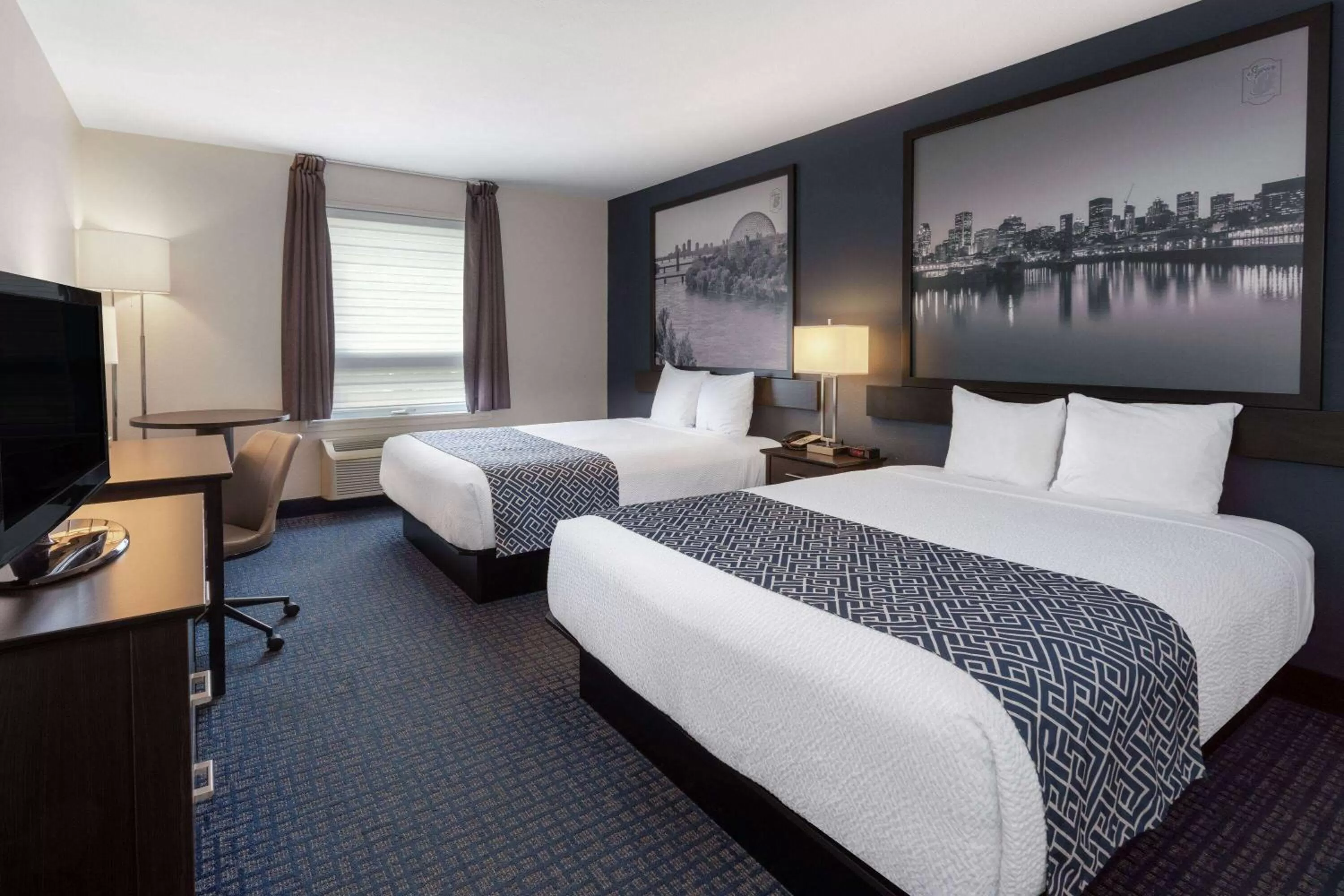 Photo of the whole room, Bed in Super 8 by Wyndham Lachenaie/Terrebonne