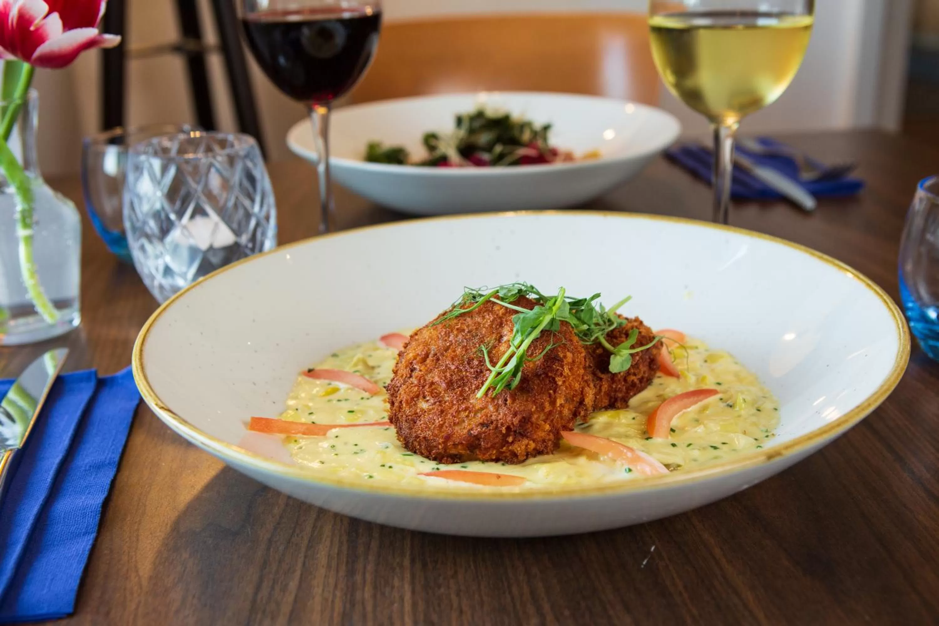 Restaurant/places to eat in The White Lion Hotel