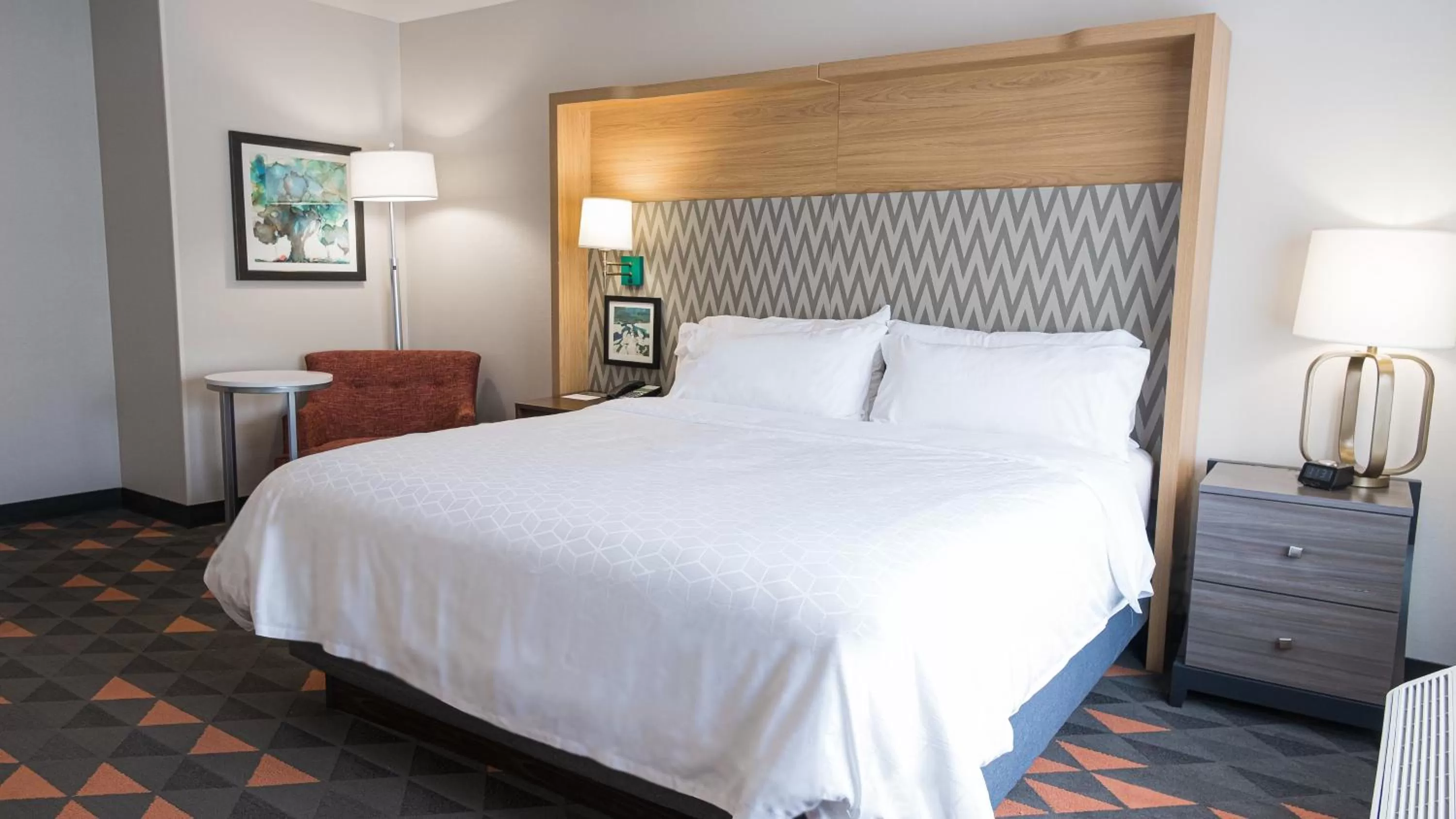 Photo of the whole room, Bed in Holiday Inn & Suites Philadelphia W - Drexel Hill by IHG