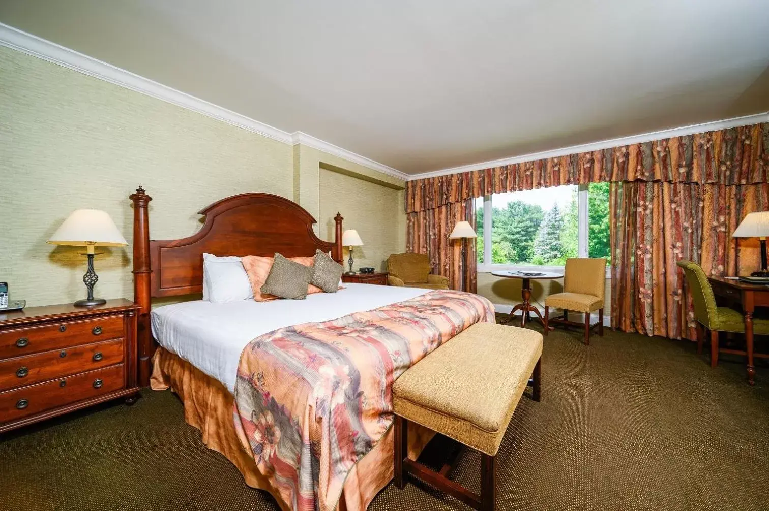 Bed in Stoweflake Mountain Resort & Spa