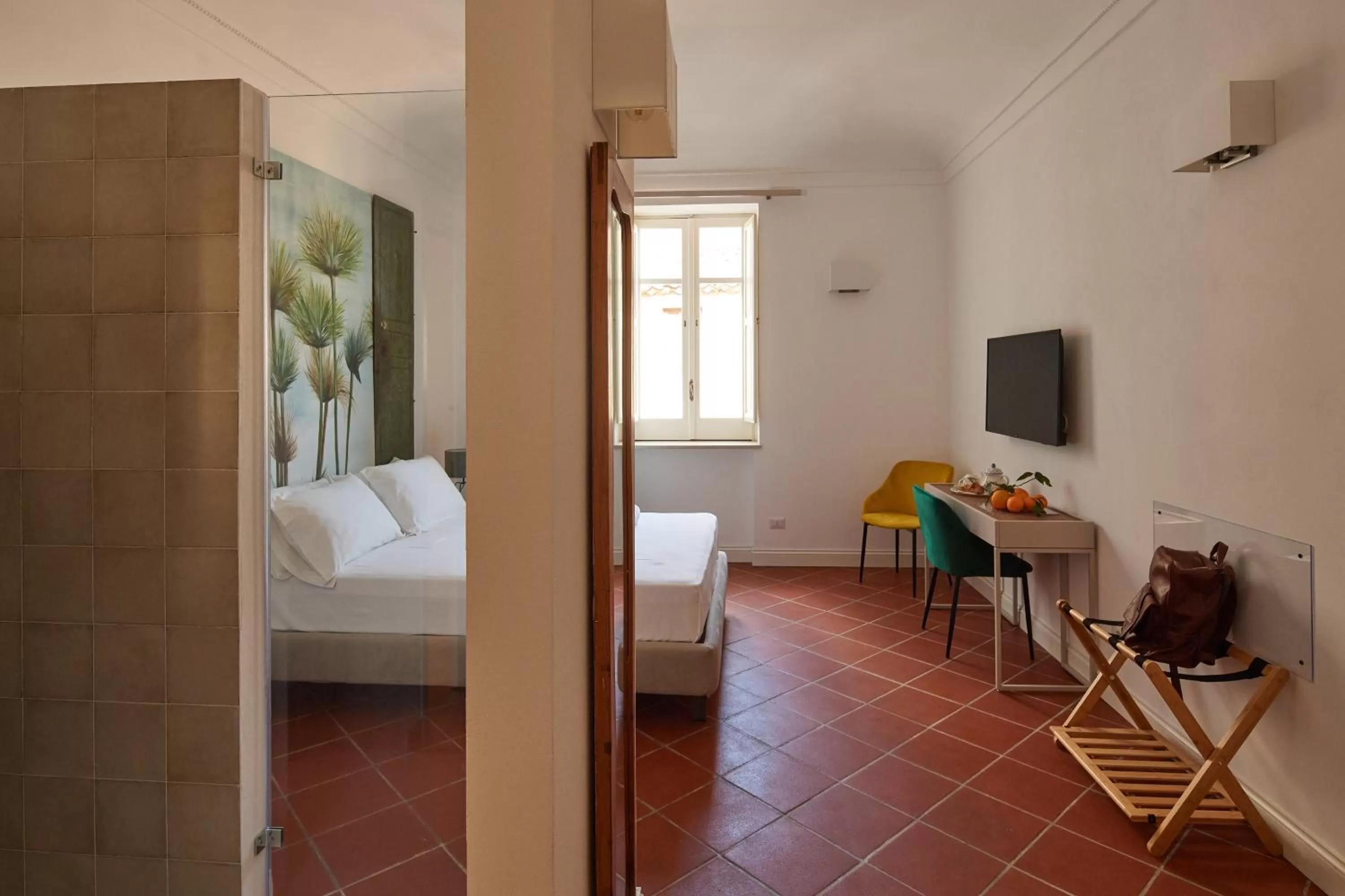 Photo of the whole room, Bed in Galleria del Duomo