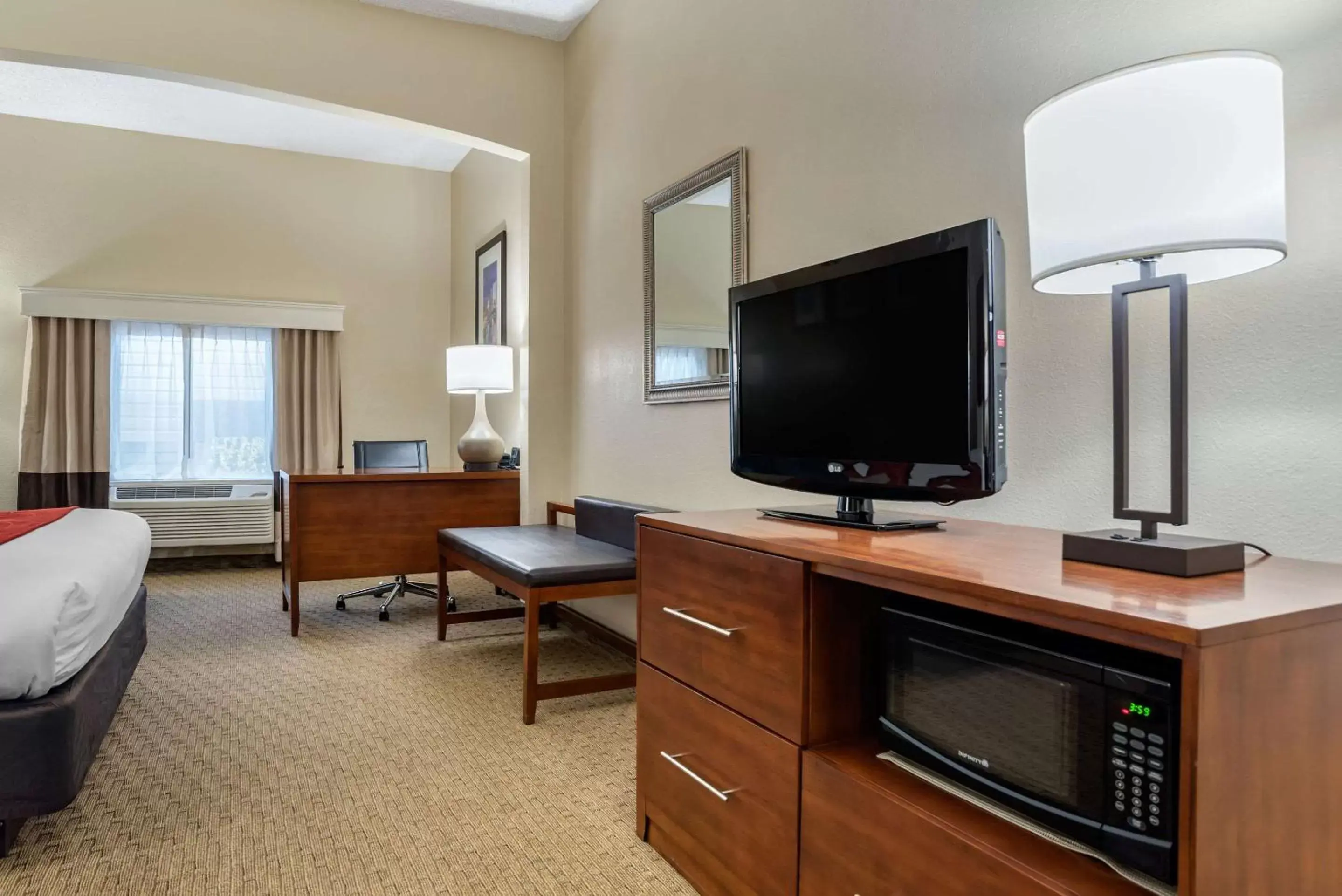 Photo of the whole room, TV/Entertainment Center in Comfort Suites Airport