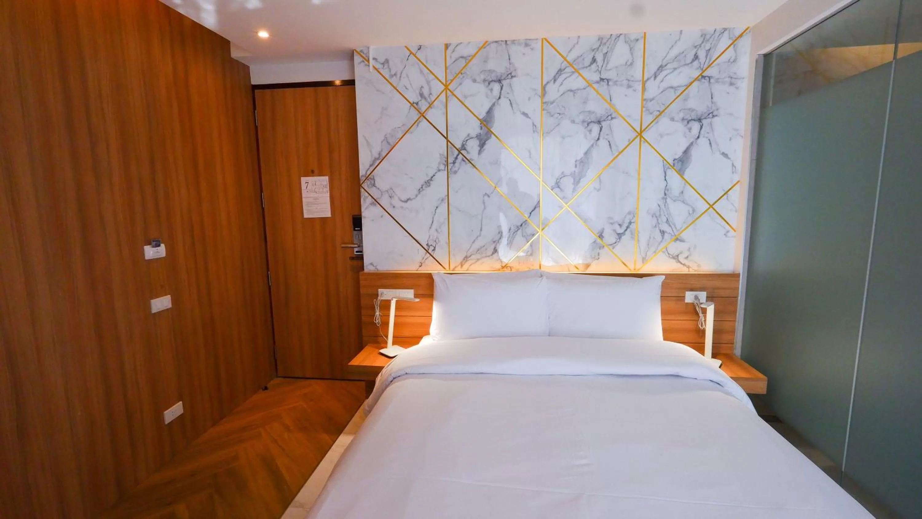 Bedroom, Bed in Pinnacle Dream