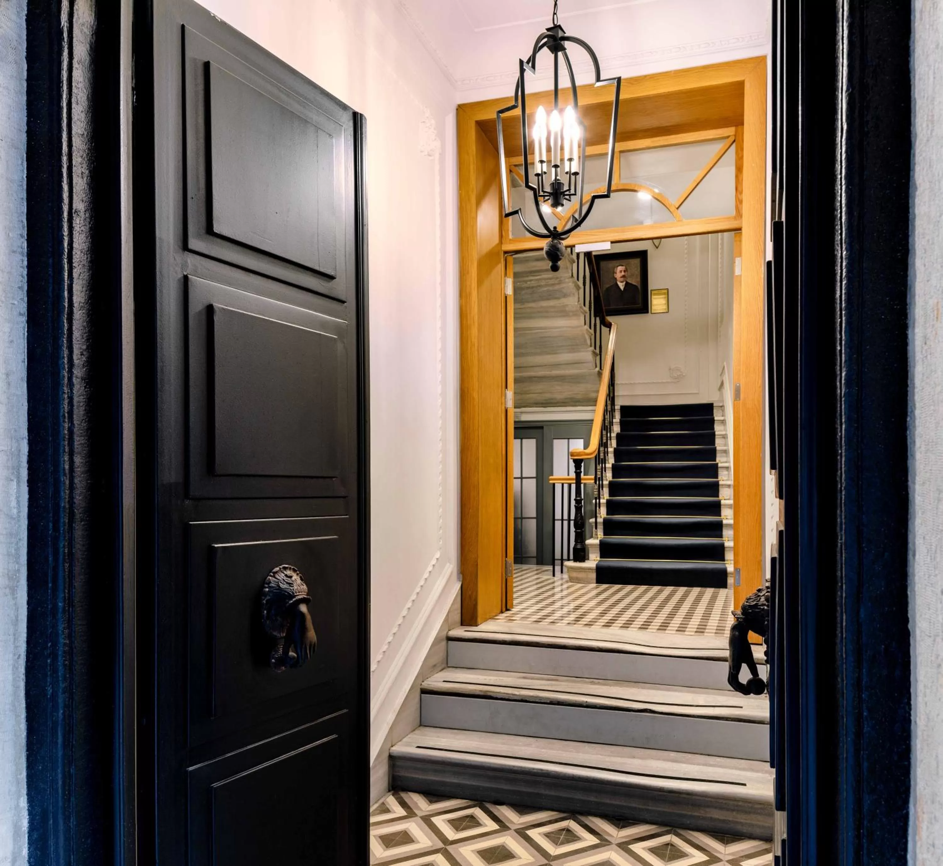 Facade/entrance in Petros Hotel