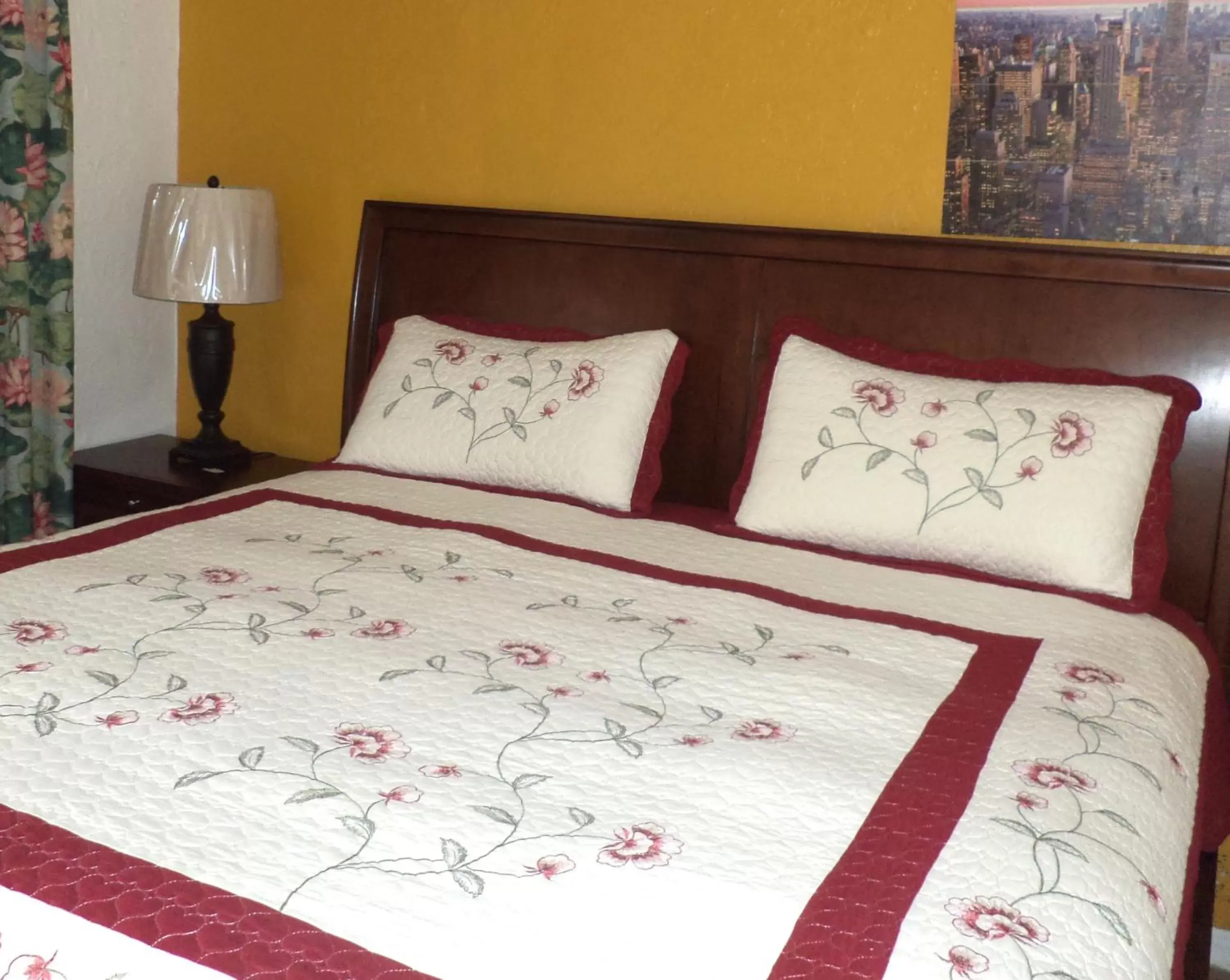 Bedroom, Bed in Glades Motel - Naples