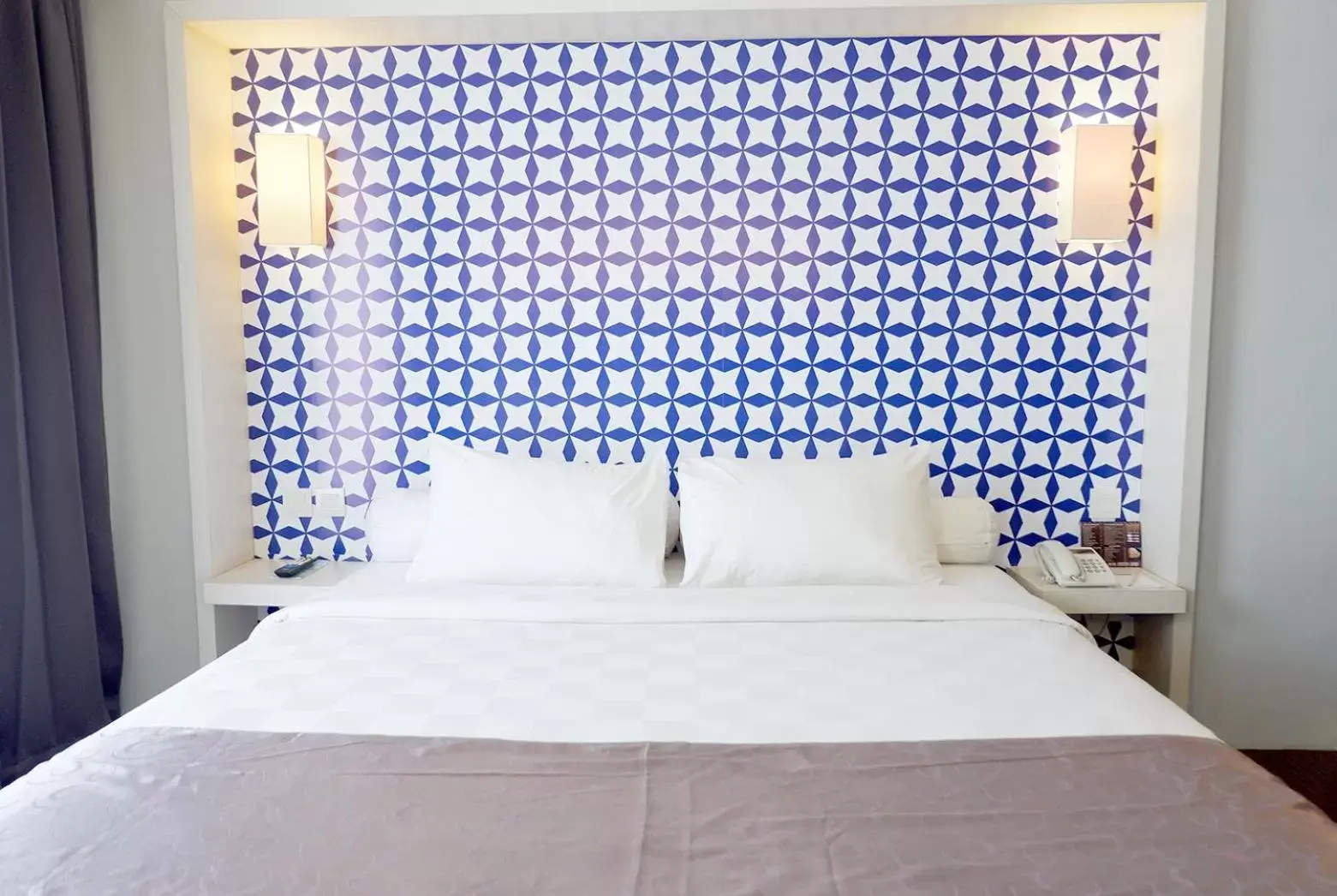 Bed in CROWN PRINCE Hotel Surabaya Managed by Midtown Indonesia