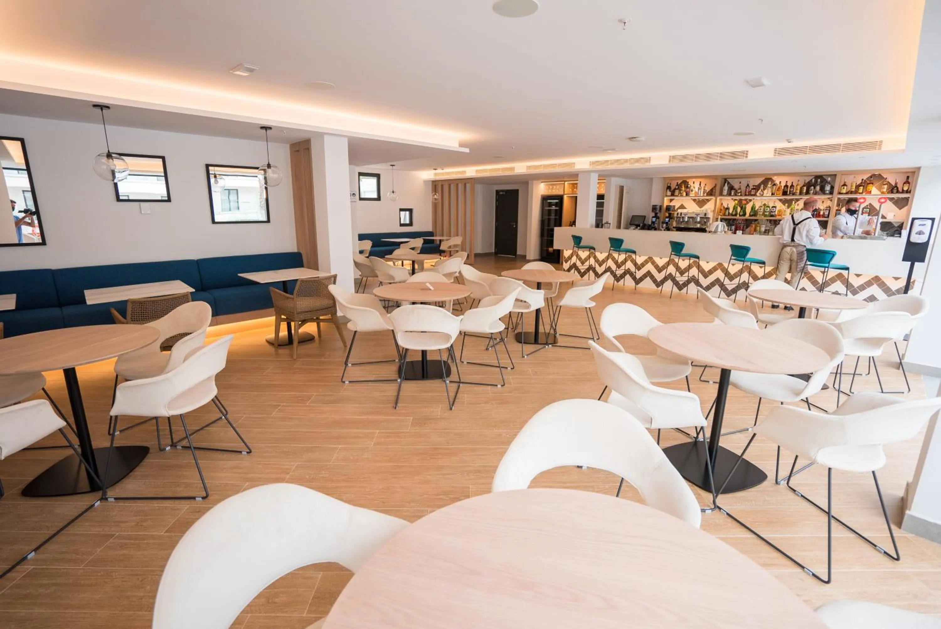 Lounge or bar in Hotel Morlans Suites - Adults Only