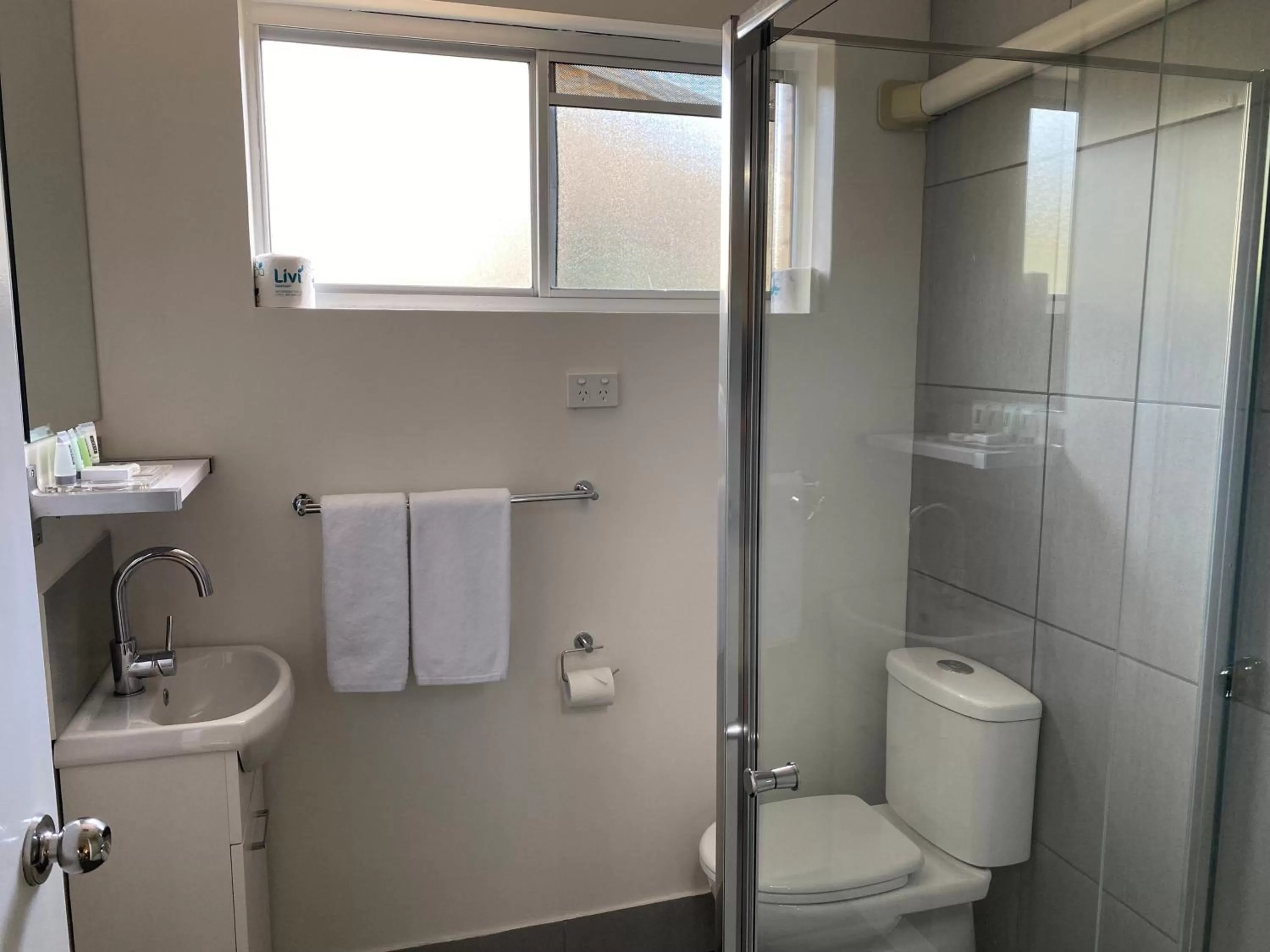 Bathroom in Tin Can Bay Motel