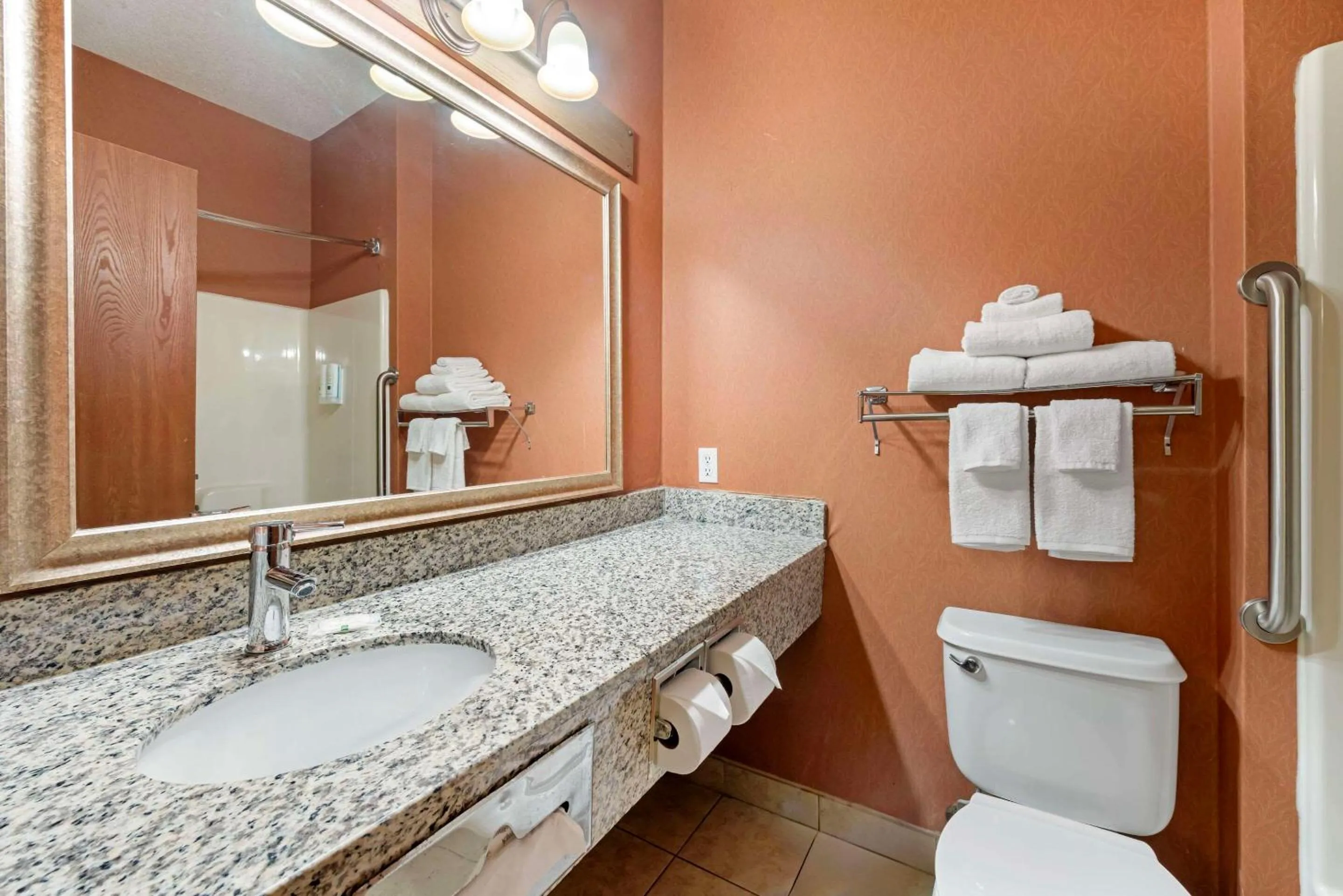 Bedroom in Quality Inn Bemidji