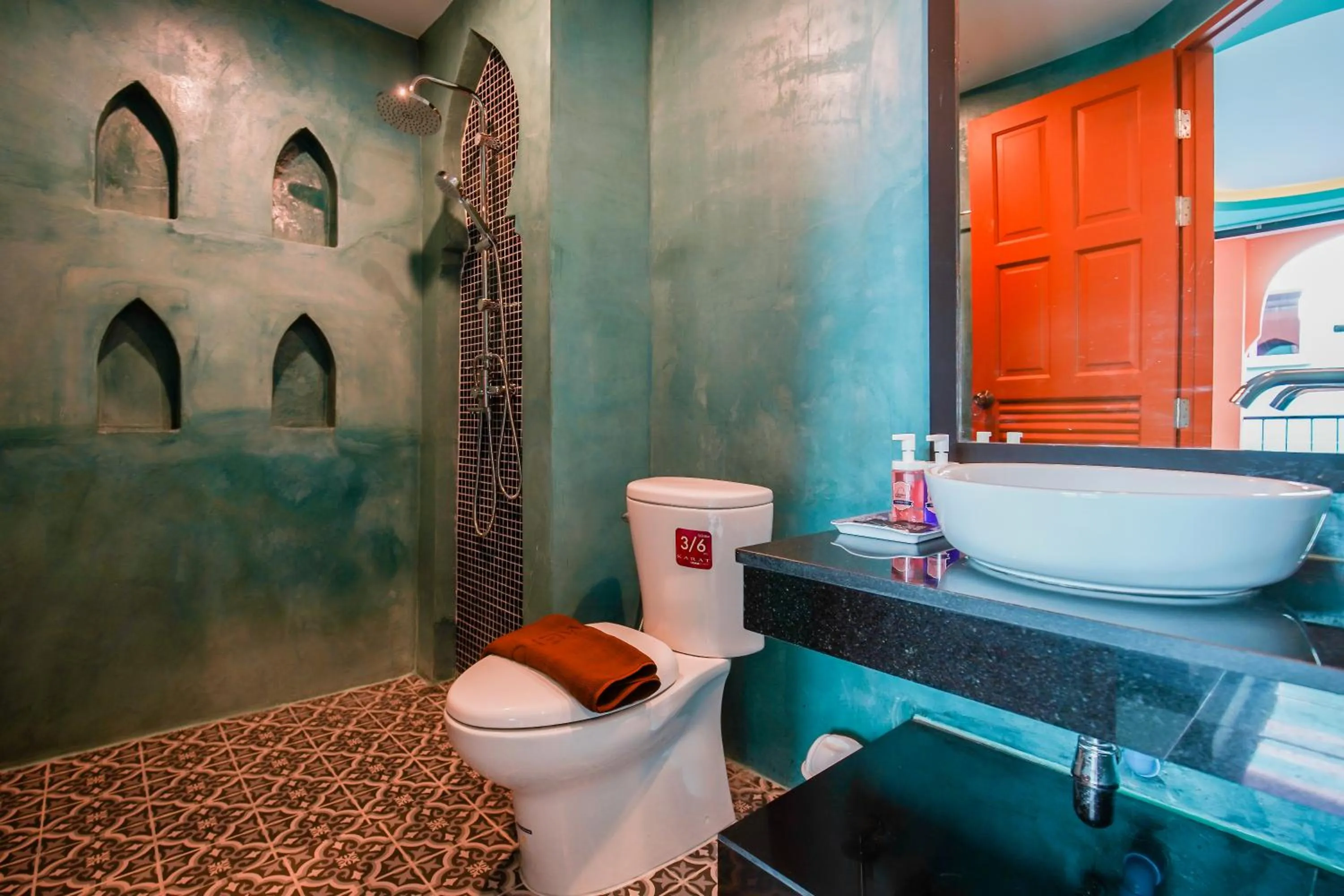 Bathroom in Khaleej Mass Hotel Patong