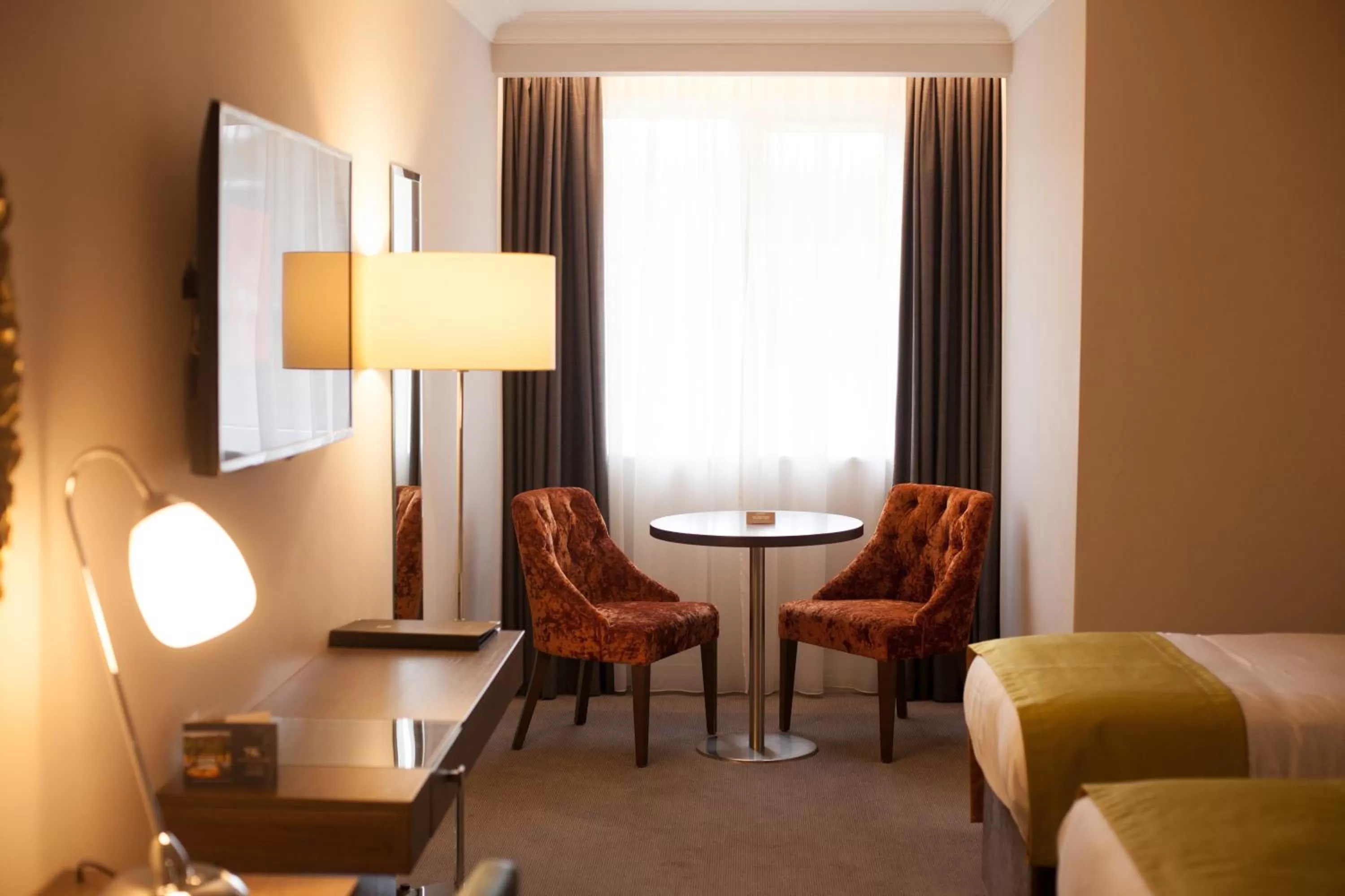 Seating area, Bed in Hotel Kilmore