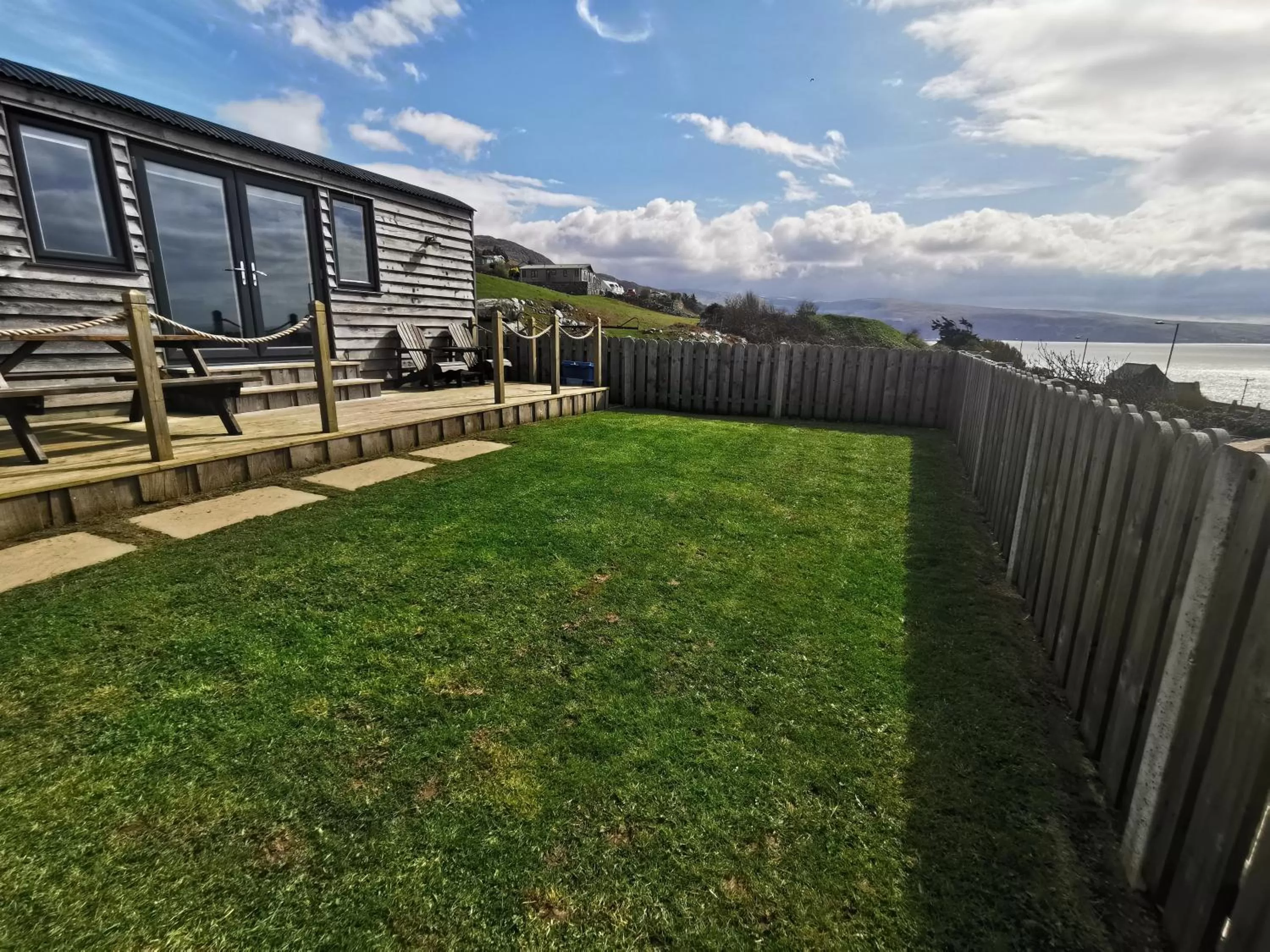Allibella Shepherds Hut, Amazing Seaview, Private garden, Pet Friendly