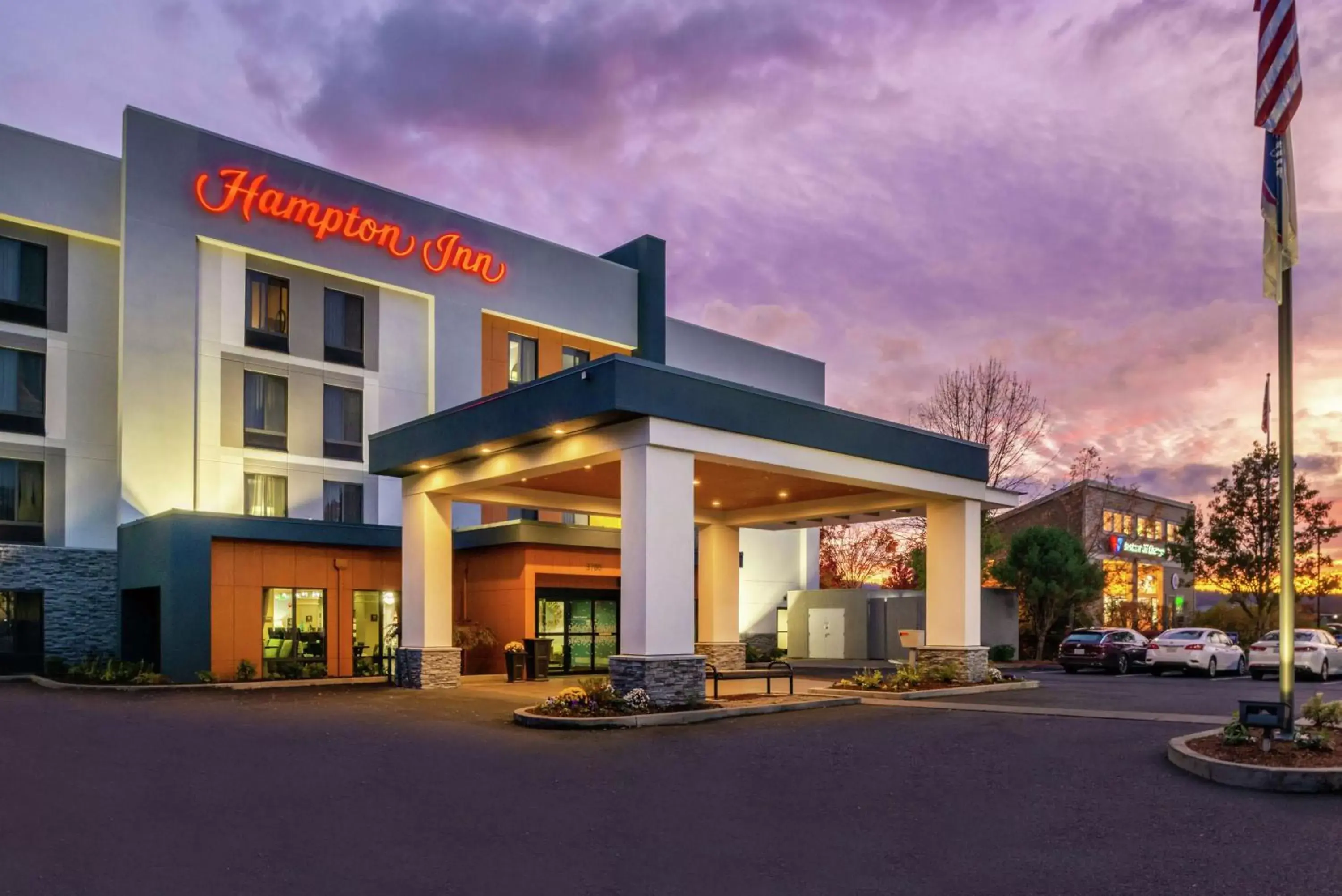 Property Building in Hampton Inn Eugene