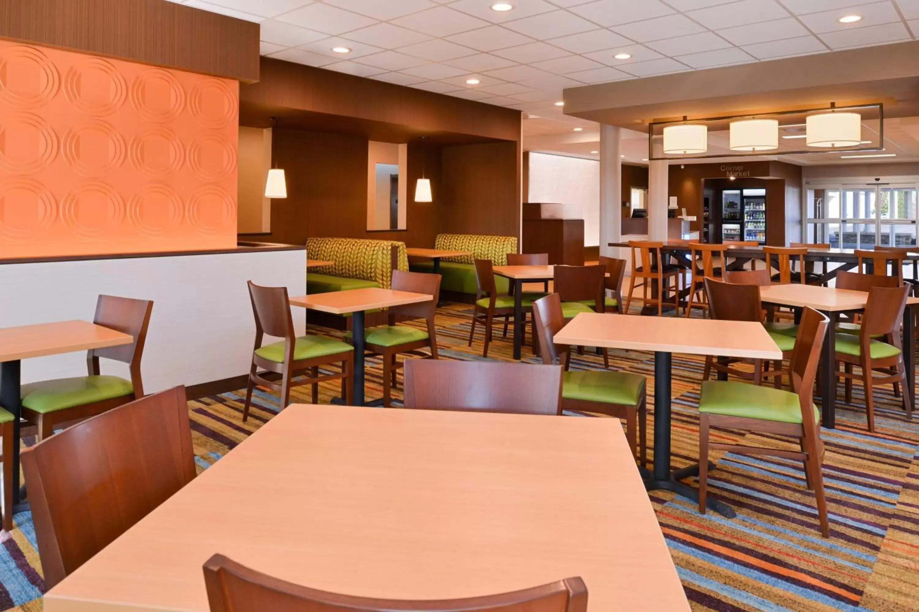 Breakfast, Restaurant/Places to Eat in Fairfield Inn & Suites by Marriott Martinsburg