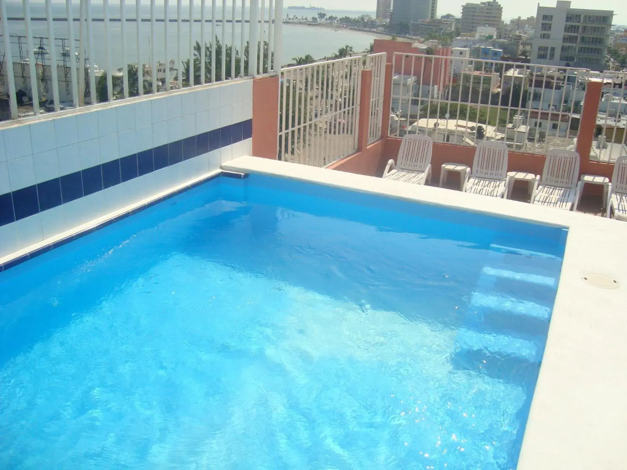 Bird's eye view, Swimming Pool in Hotel Posada del Carmen