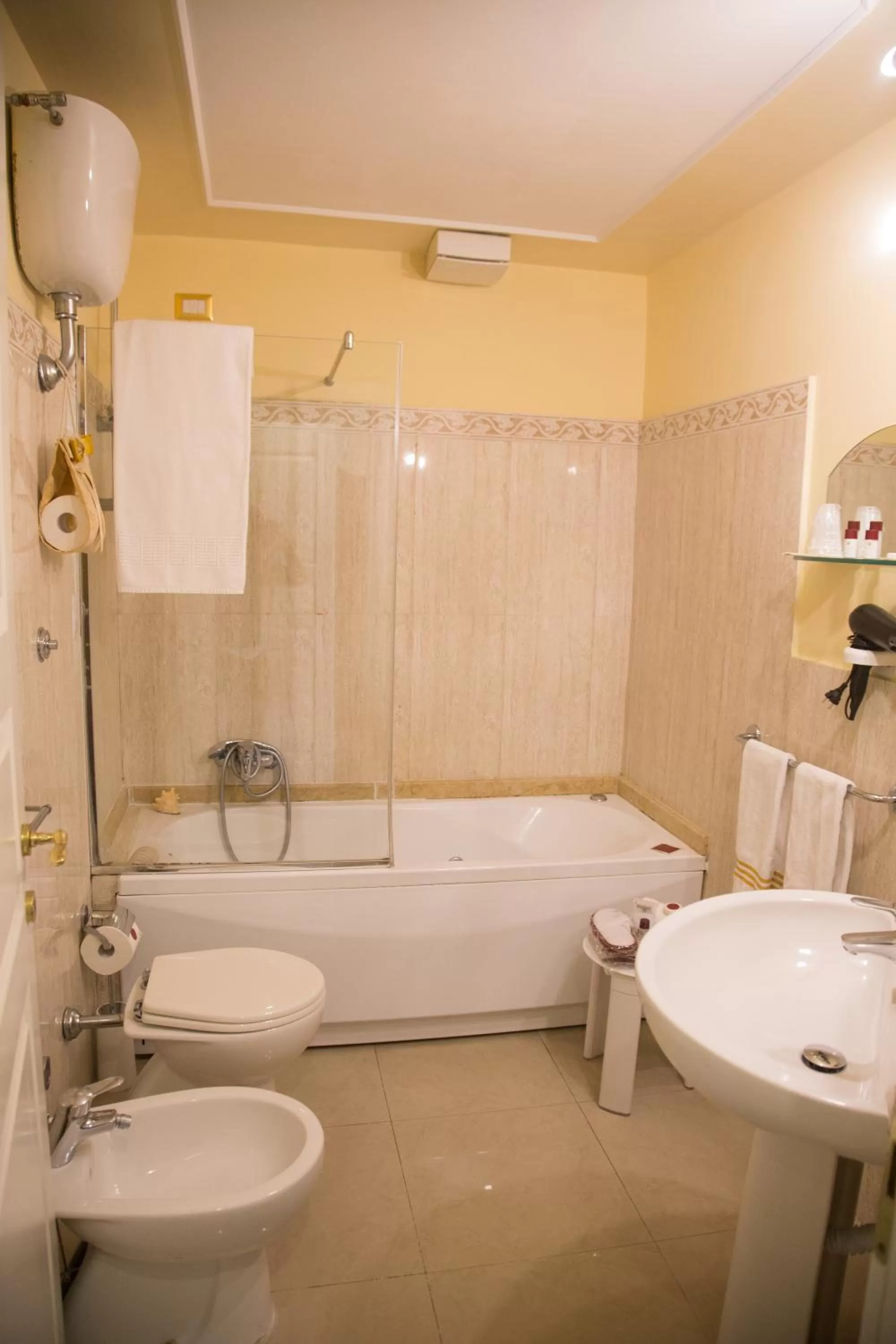 Bathroom in B&B Art Suite Santa Brigida