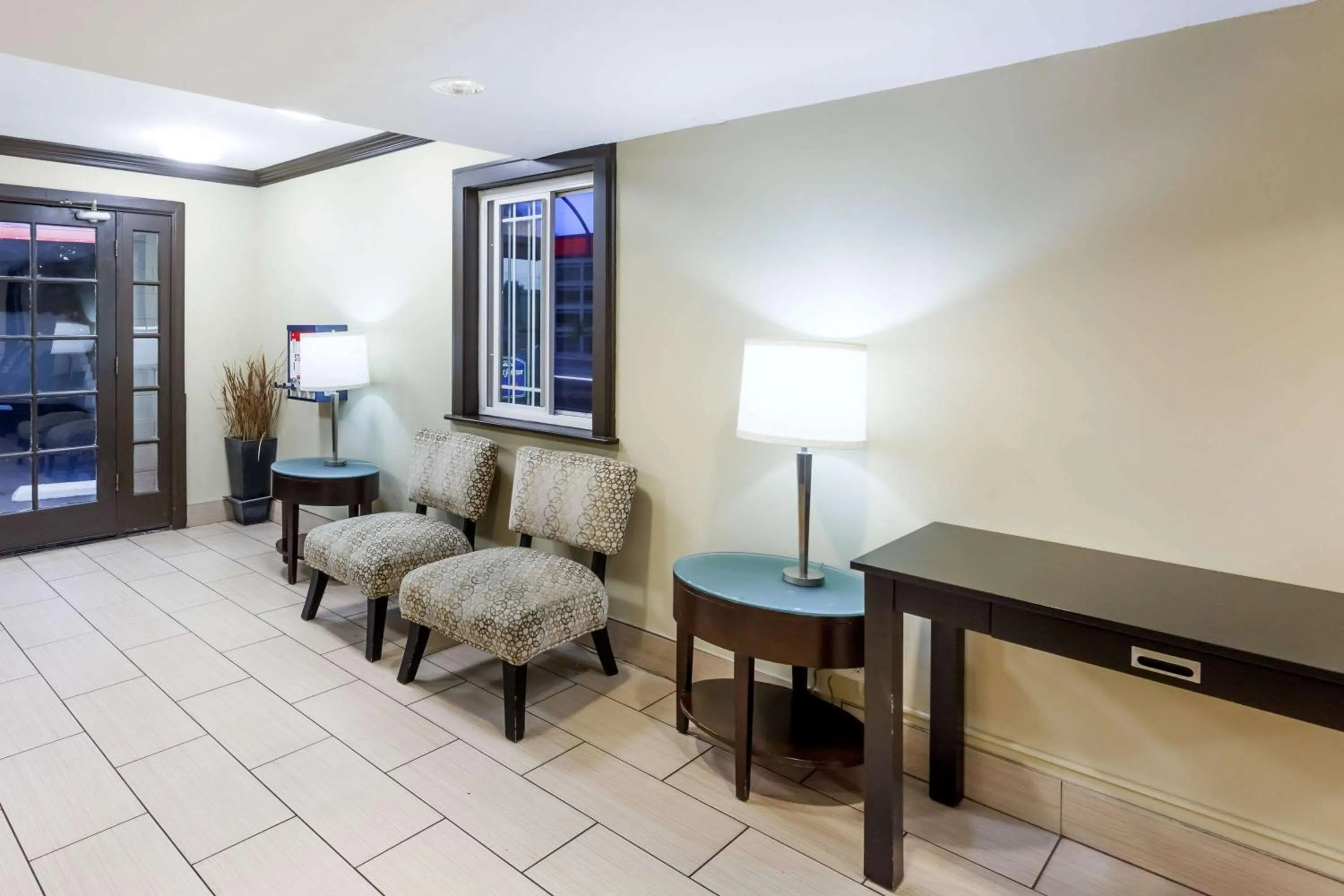Lobby or reception in Howard Johnson by Wyndham San Diego Hotel Circle