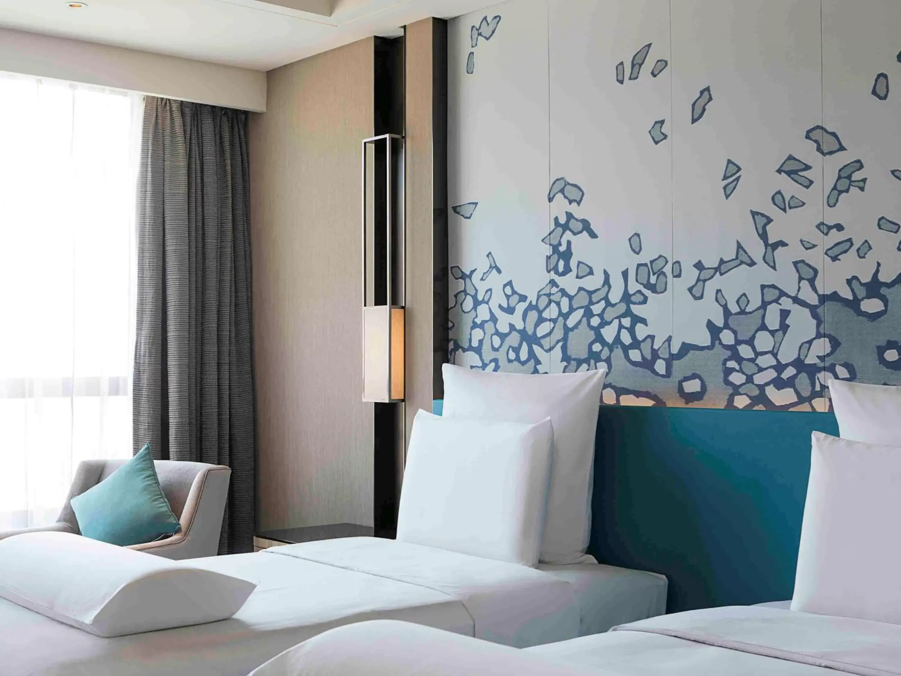 Photo of the whole room, Bed in Pullman Taiyuan