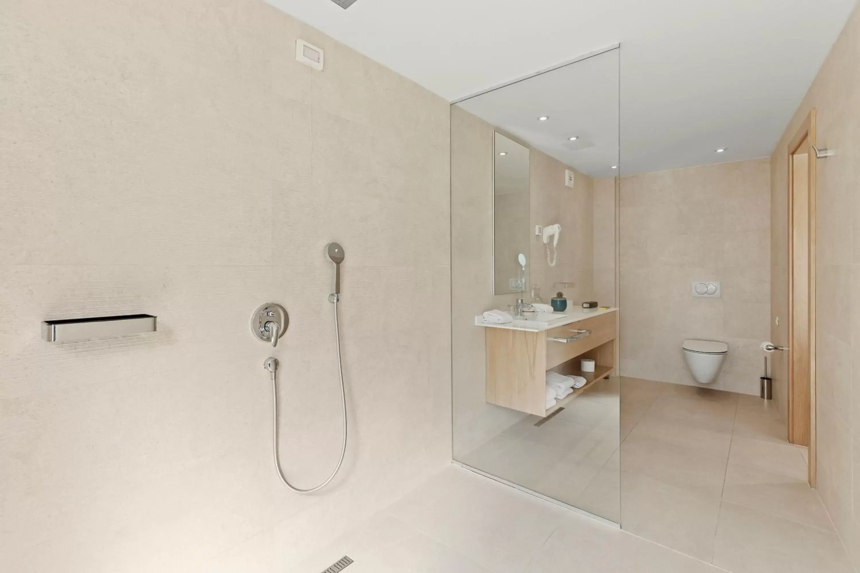 Shower, Bathroom in Hotel Harmonia by Dukley