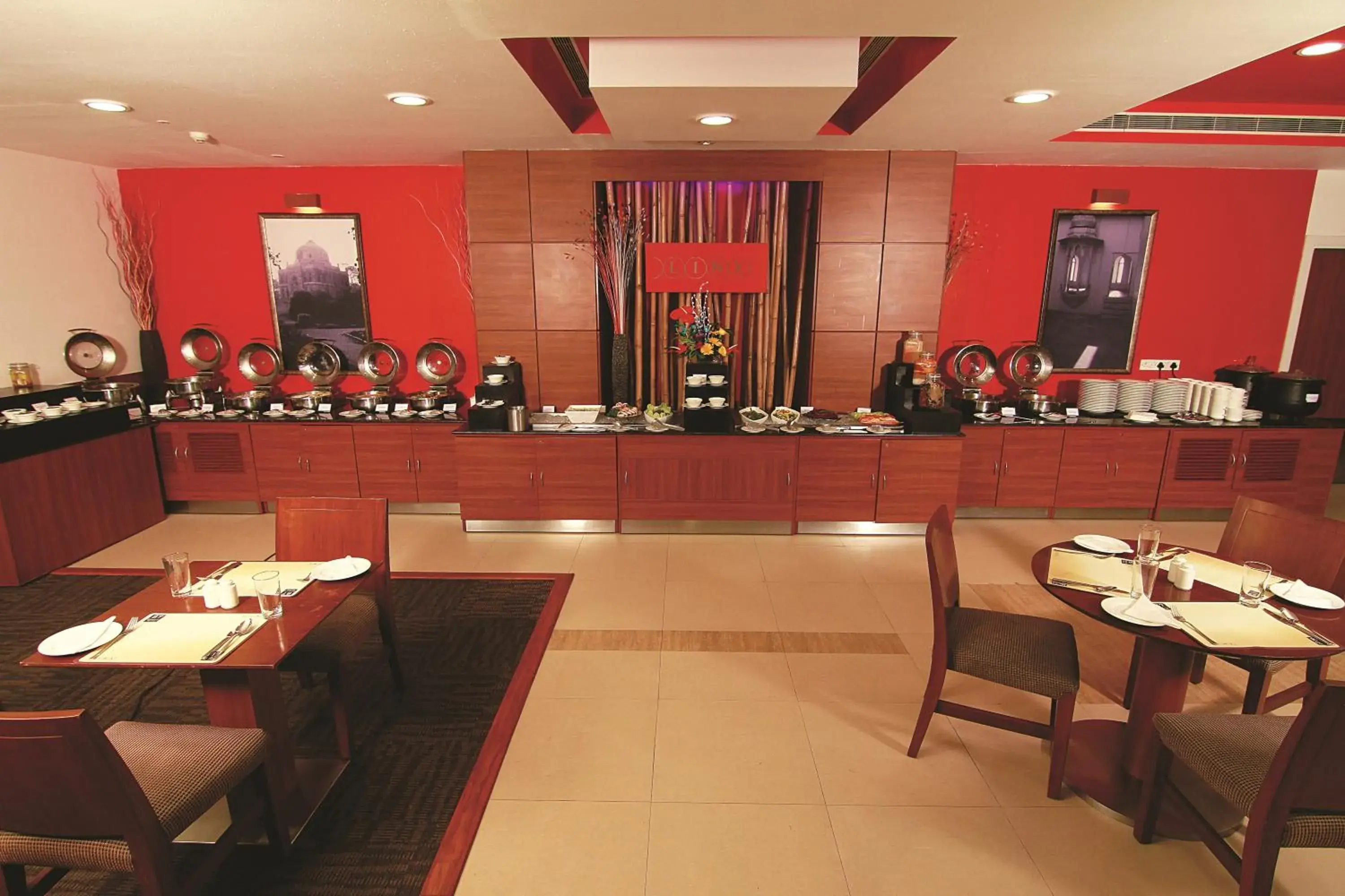 Restaurant/places to eat in Caspia Hotel New Delhi