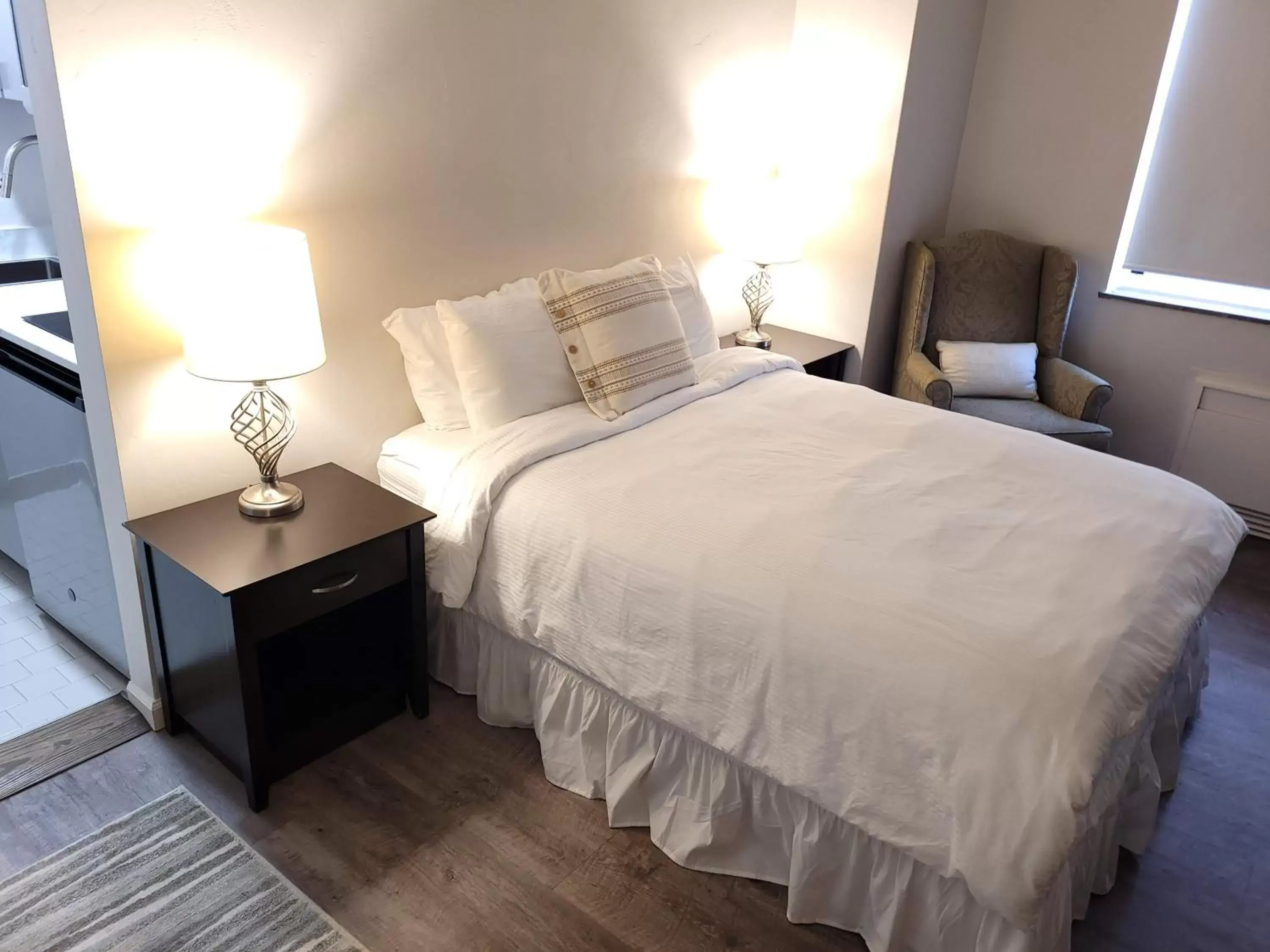 Queen Studio - Disability Access in Hotel Phillips Queen Studio - Disability Access in Hotel Phillips