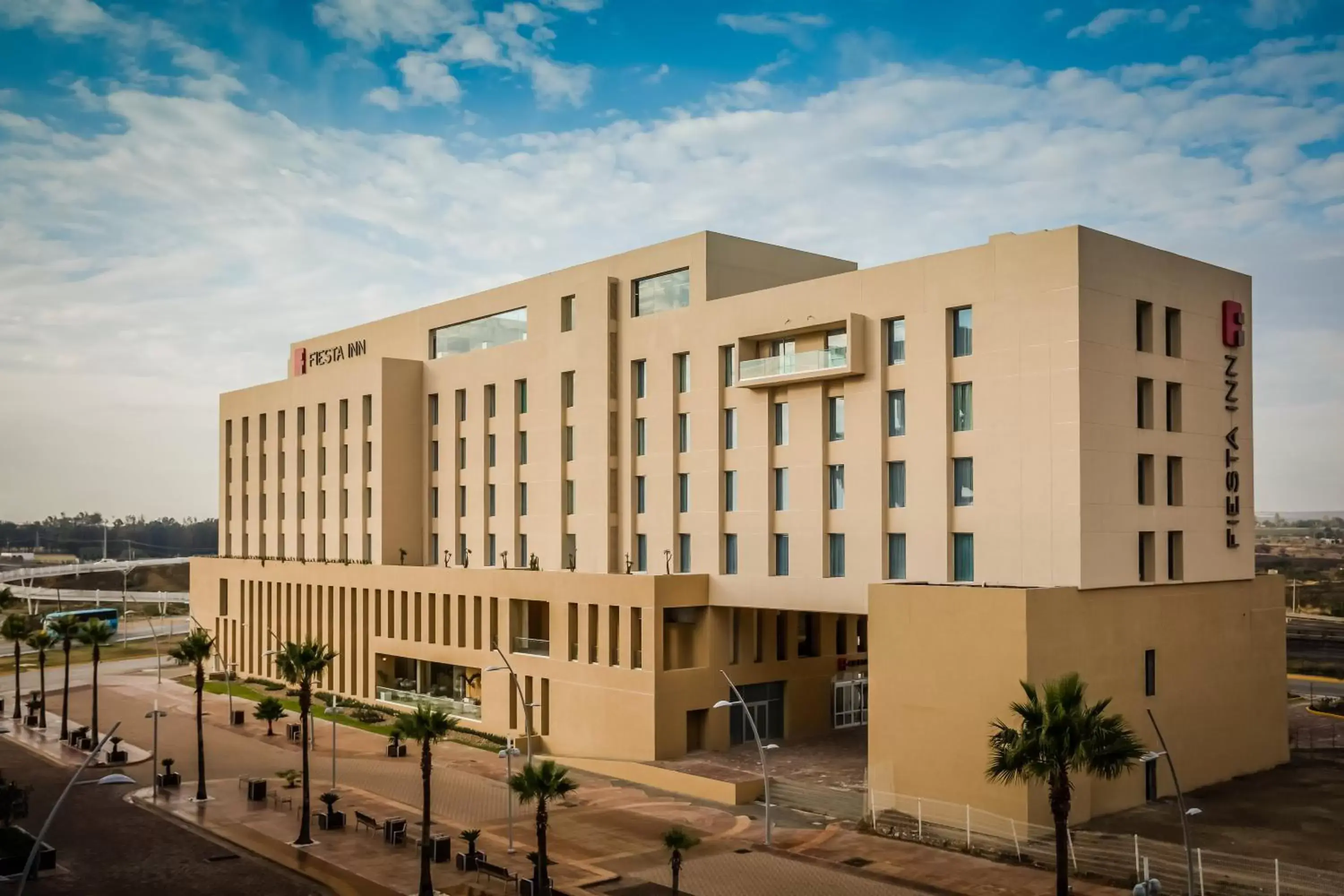 Property building in Fiesta Inn Silao Puerto Interior Property building in Fiesta Inn Silao Puerto Interior